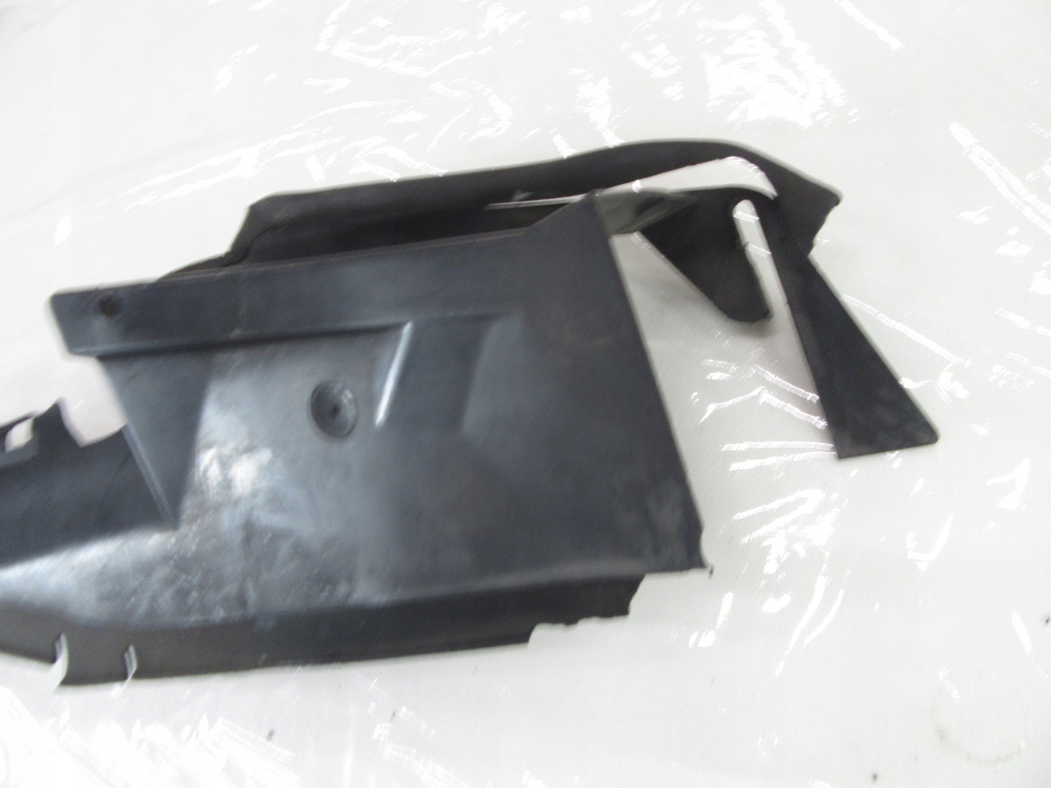 cover drain intake air radiator right front BMW e53 X5 N62