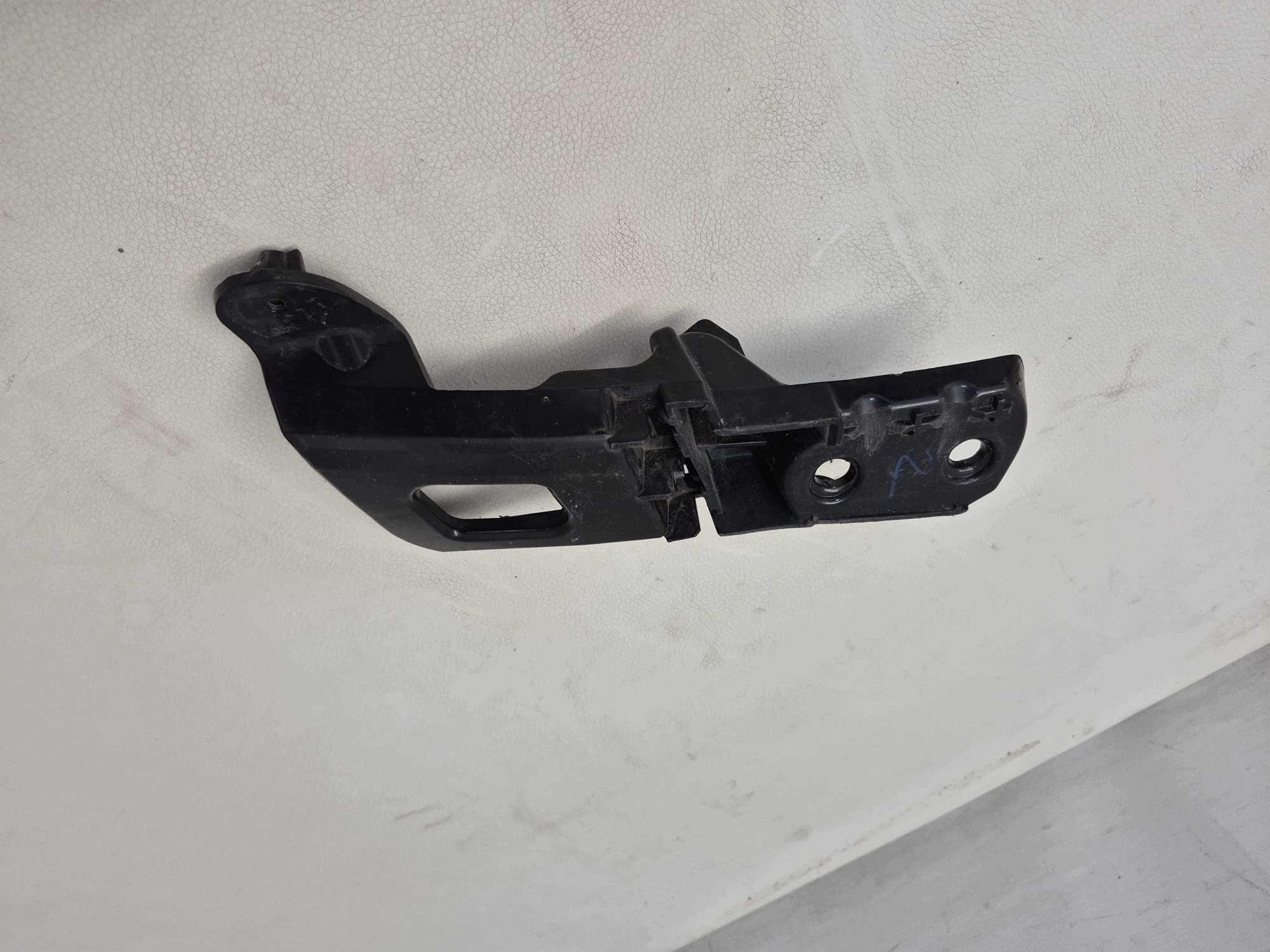 VW BEETLE 5C support holder of a bumper left front front 5C5807773B