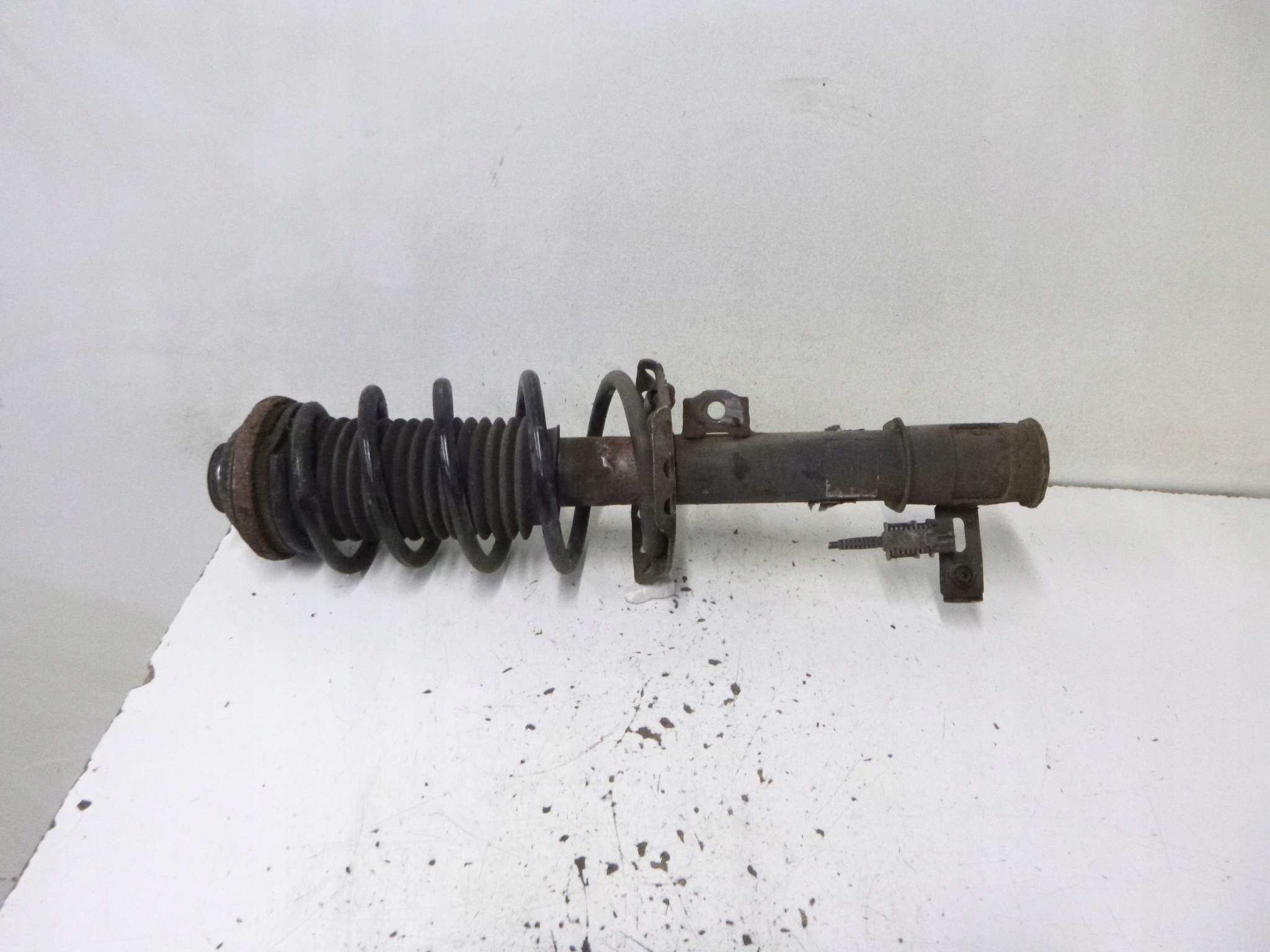 shock absorber front right Opel Astra H 1.6 2006r. kombi