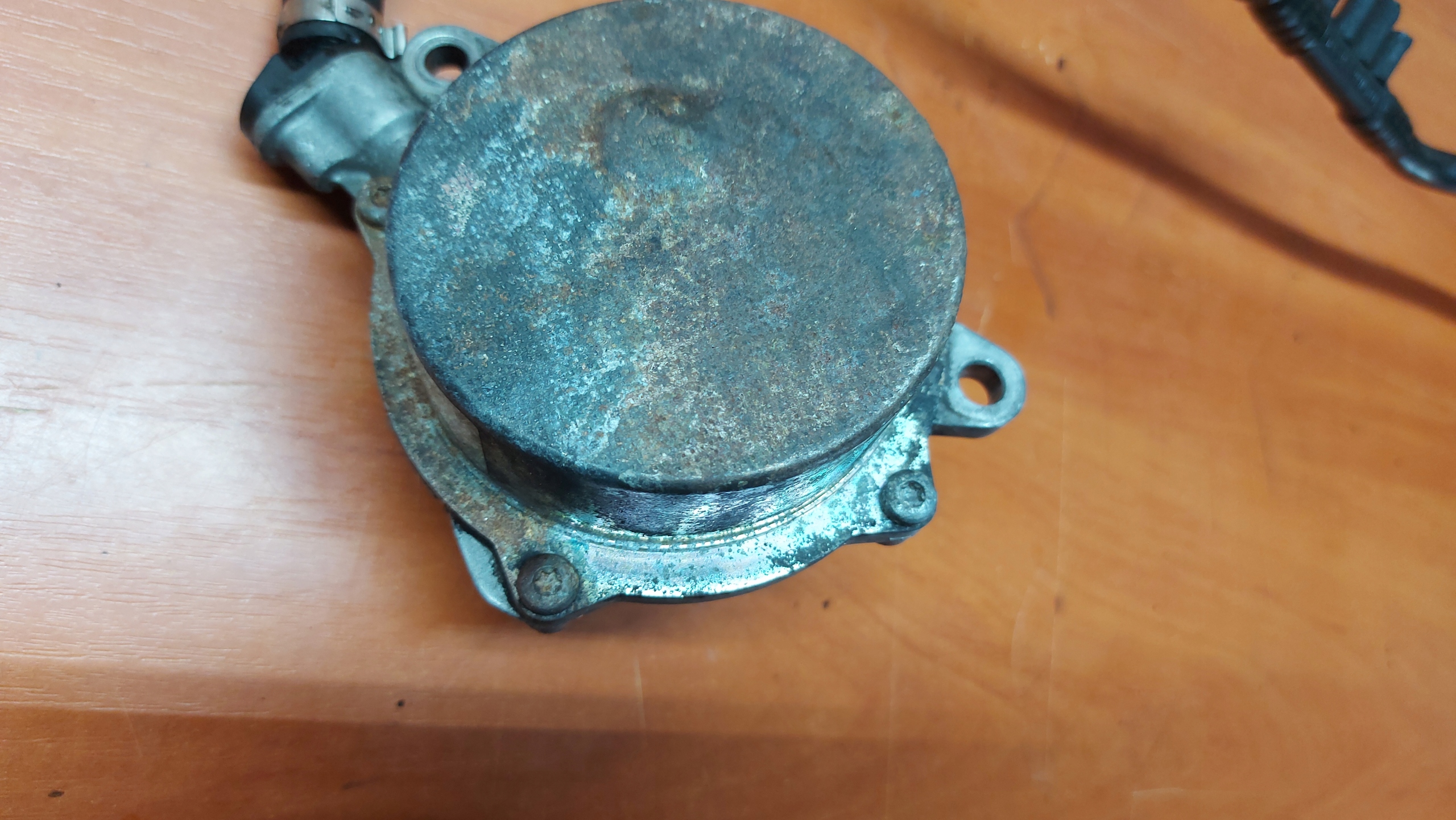 pumpa vakum BMW E60 E61 525D 530D