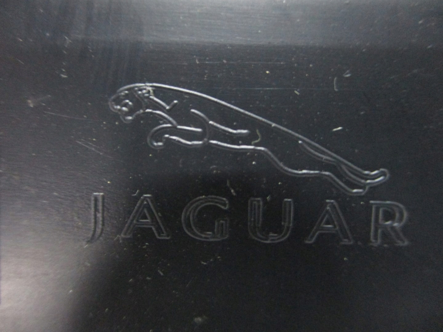 passenger compartment consoles Jaguar XE