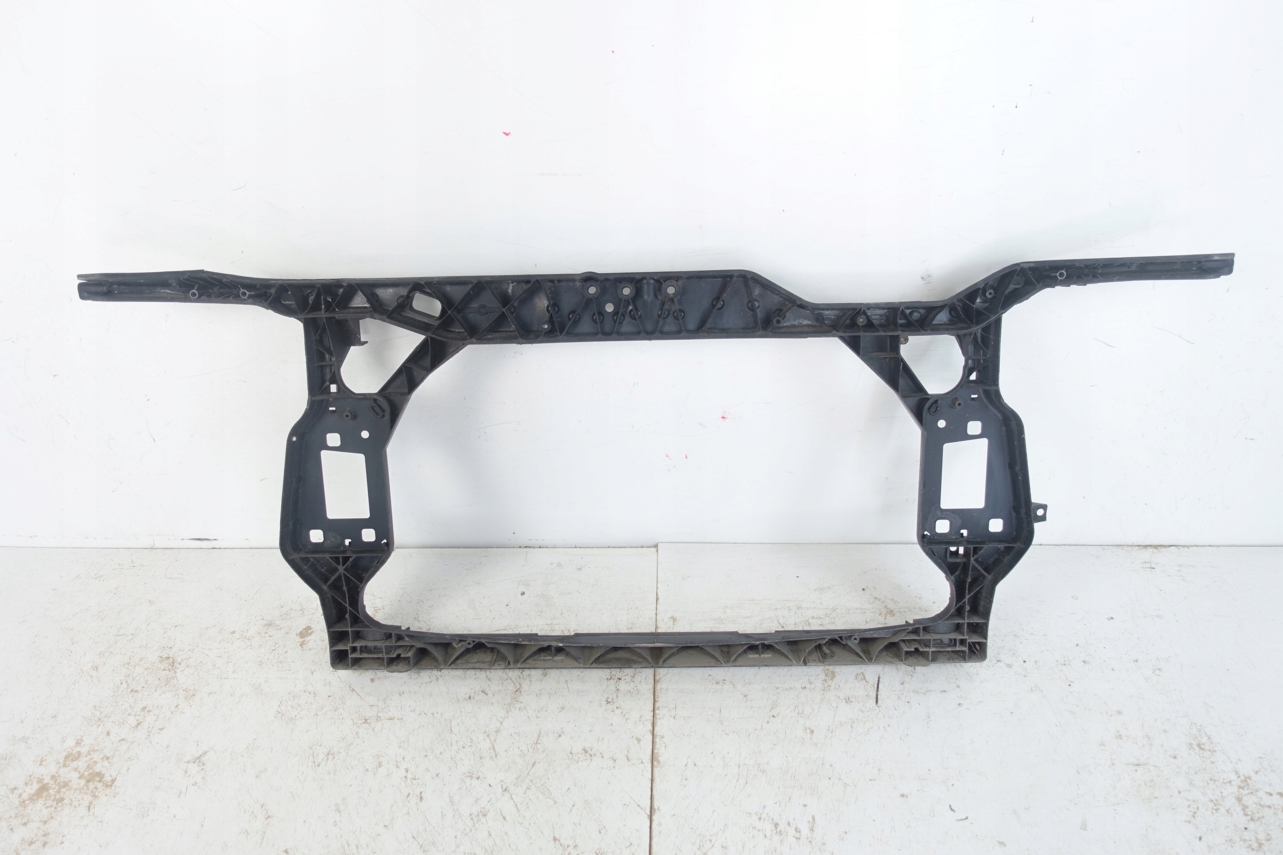 držák stěny předního AUDI A4 B9 2015-2019 PL020408