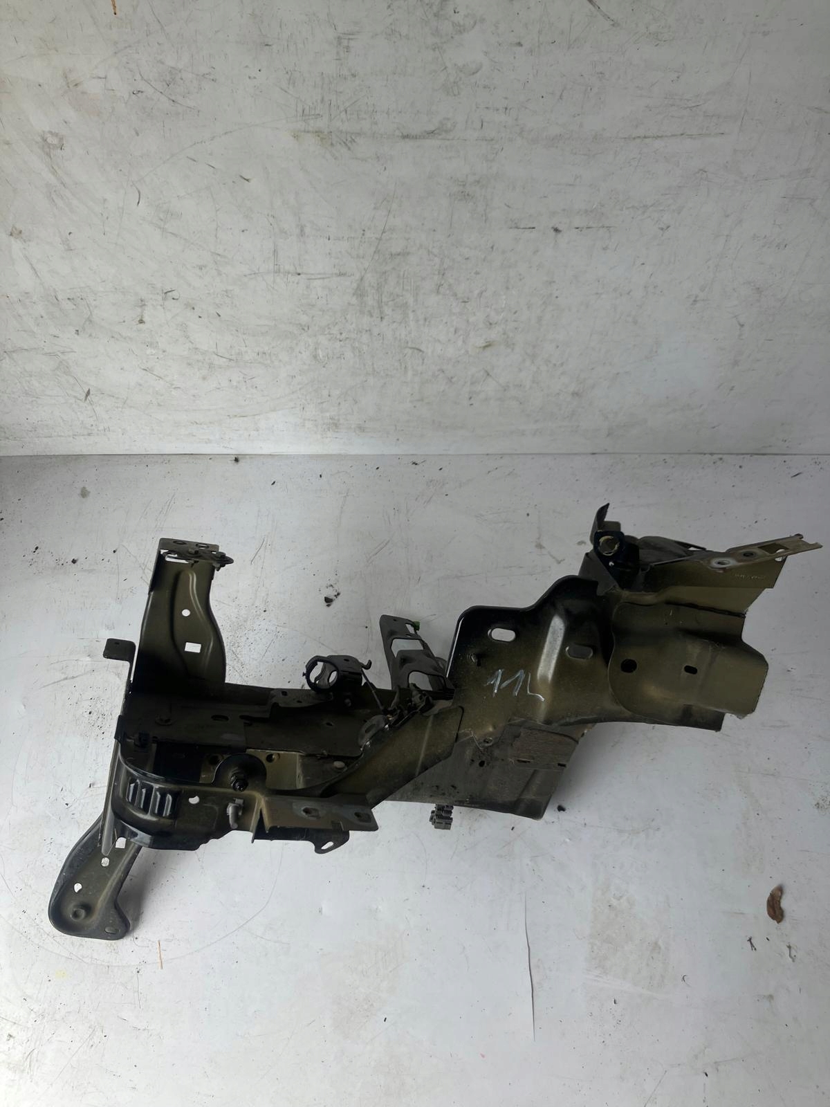 quarter quarter left front PEUGEOT 208