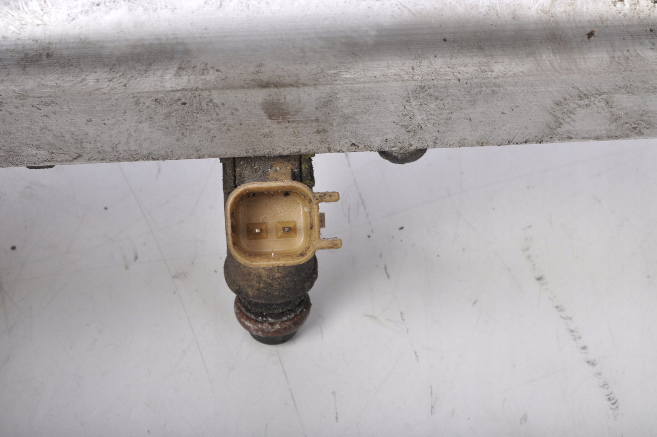 VOLVO S40 2.4 B LISTWA WTRYSKOWA WTRYSK 0261230109 Typ silnika Benzyna