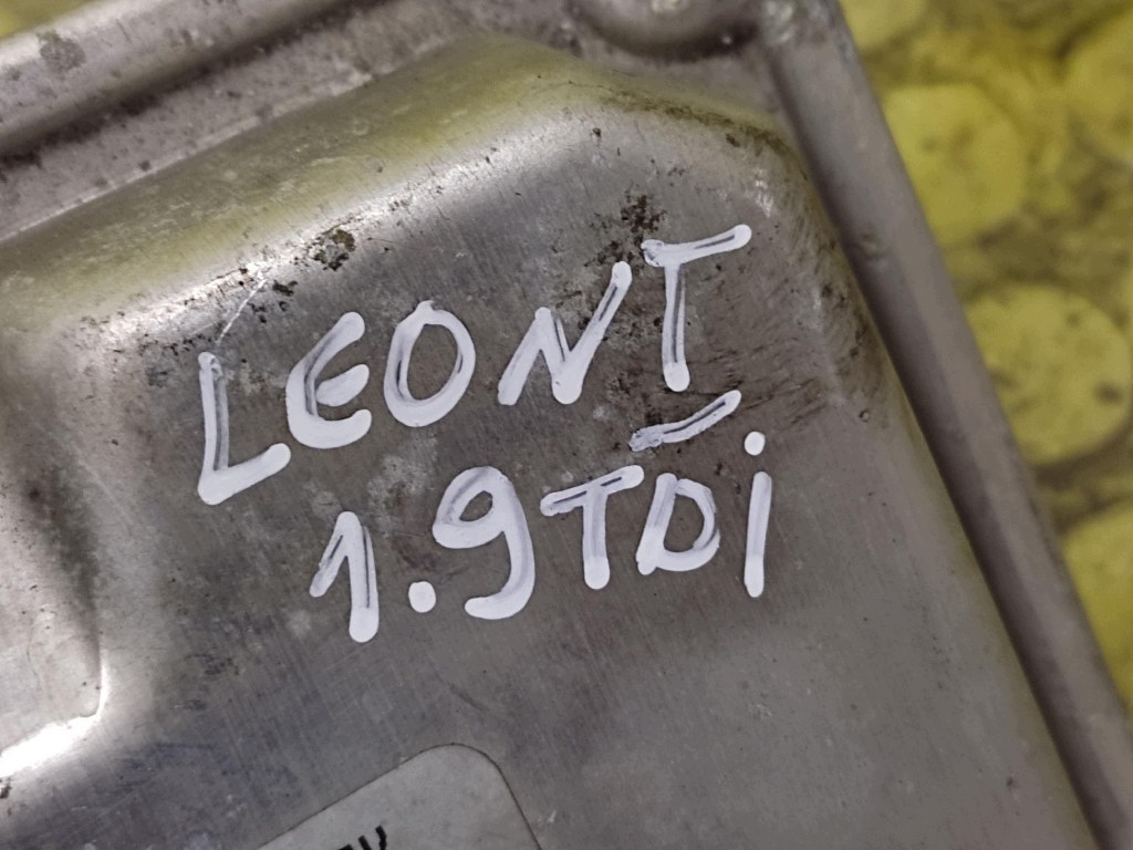 SEAT LEON unité de commande électronique uce moteur 0281010683