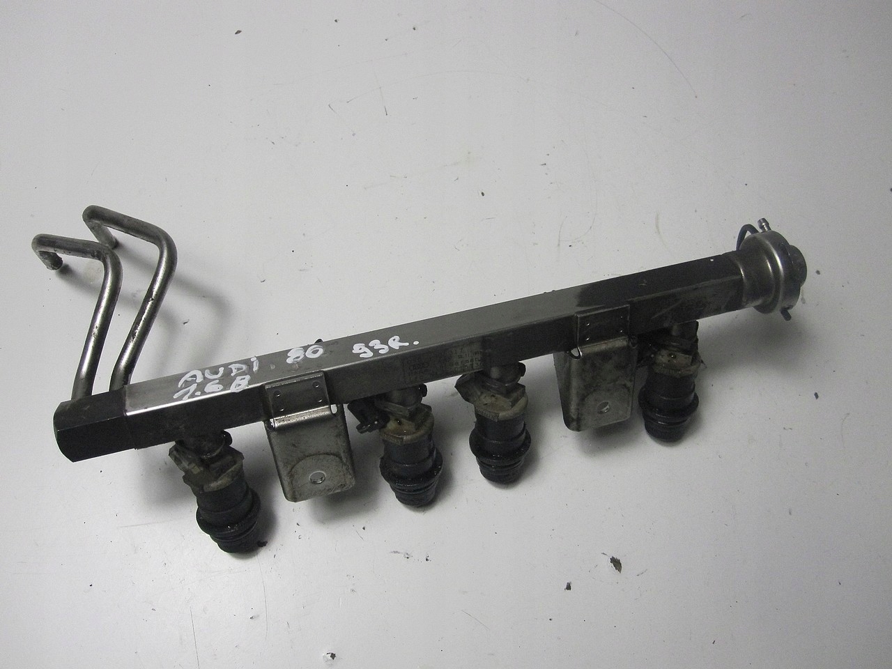 LISTWA WTRYSKOWA AUDI 80 B4 1.6 93R