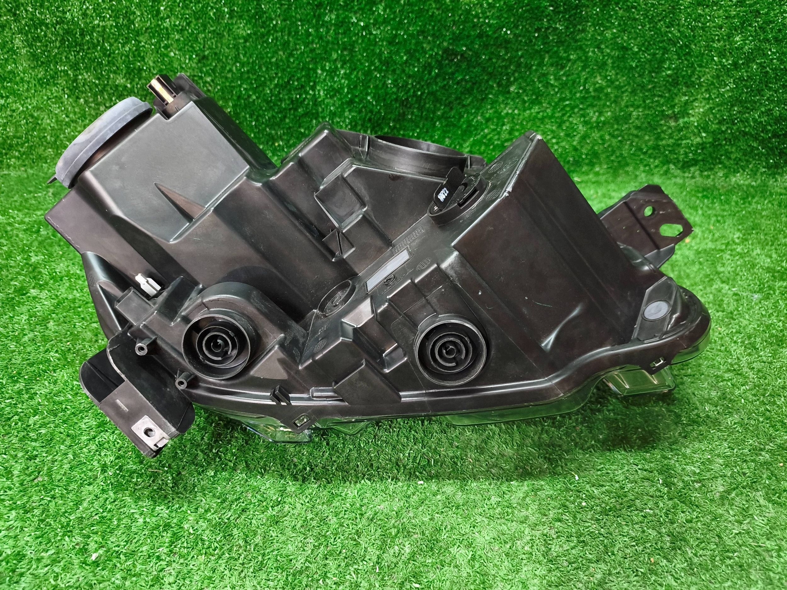 REFLEKTOR left front PEUGEOT RIFTER 18- lens LED NR.R1569
