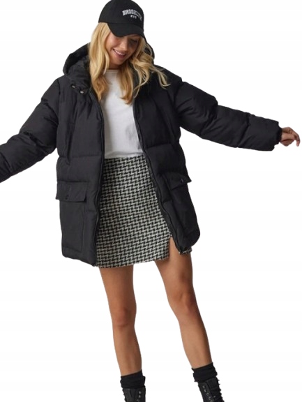 Trendyol Černá Prošívaná Zimní Bunda S Kapucí Pro Bieder 38 5AC