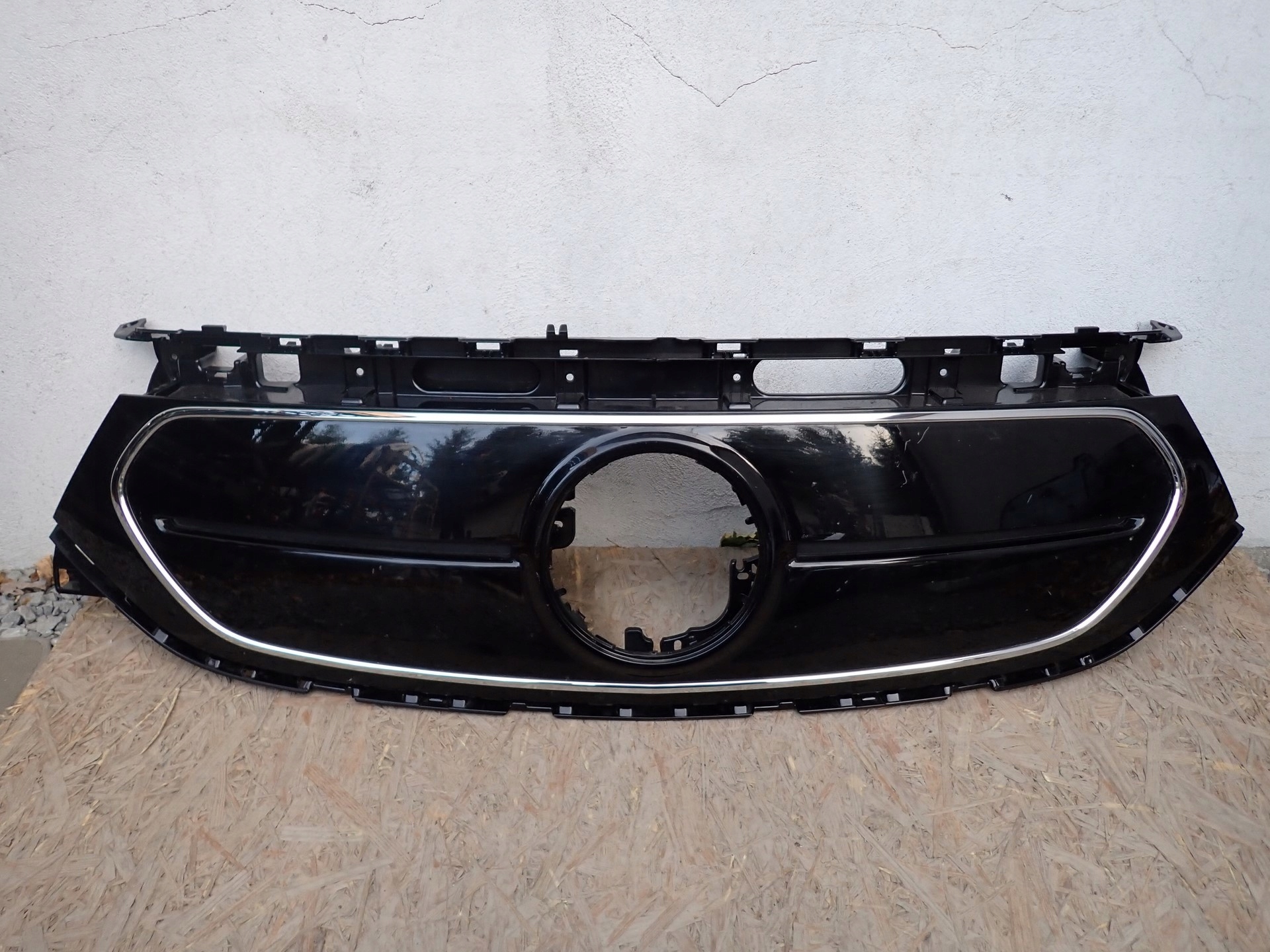 ATRAPA GRIL MERCEDES EQA H243 2021- A2438808502