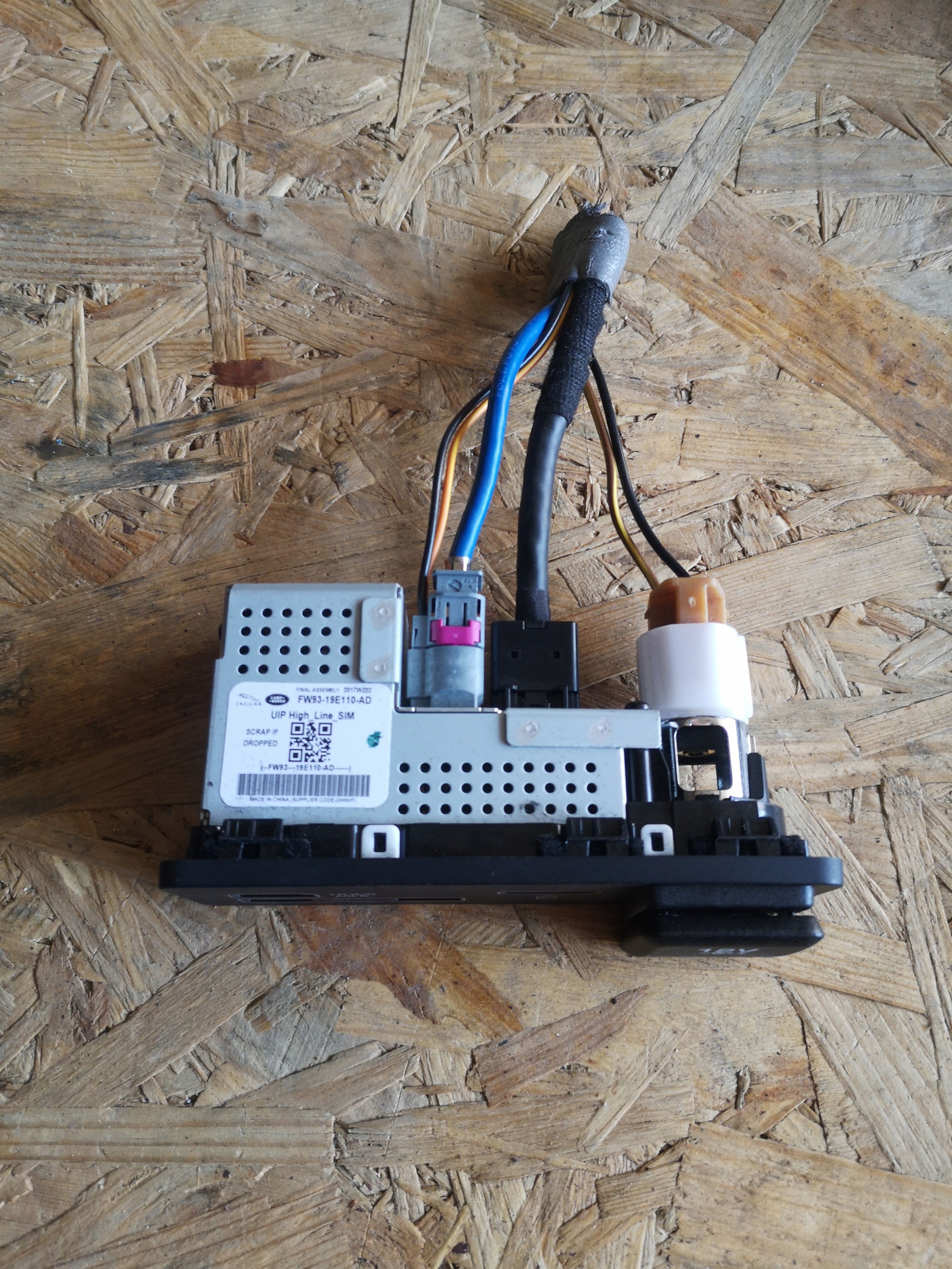 RR ВЕЛЯРНЫЙ USB ПОРТ FW93-19E110-AD РАЗЪЕМ