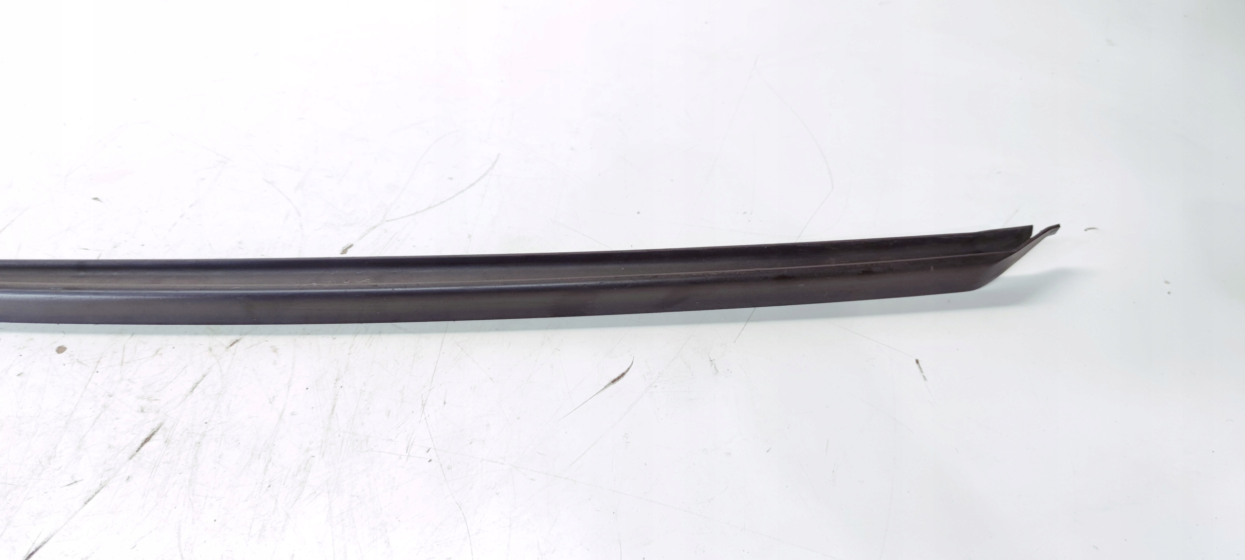 moulding ZBIERAJACA windows CZOLOWEJ right AUDI A4 B9 8W0854328C