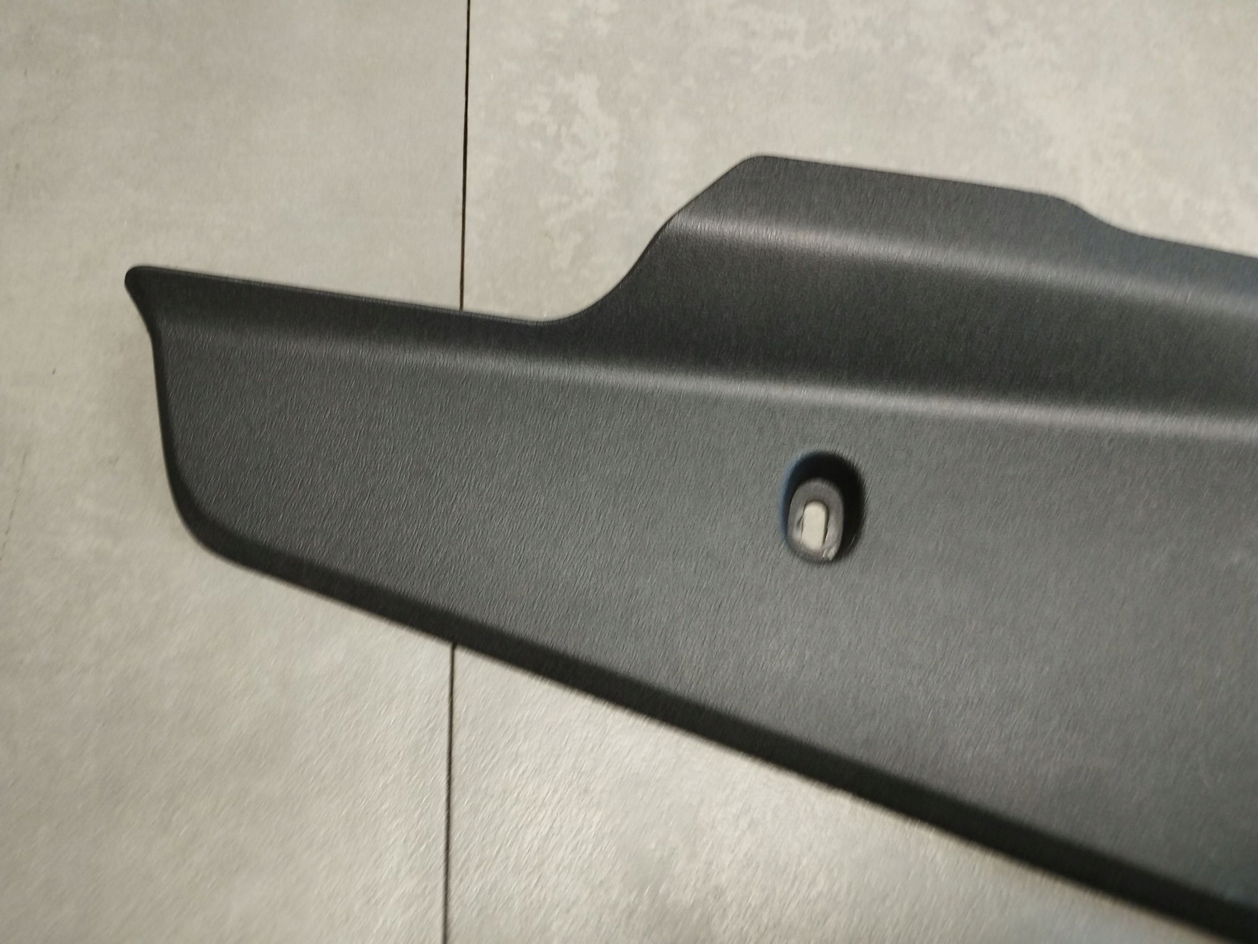 Audi A5 B10 Blende Abdeckung TUNELU links 8B1863311