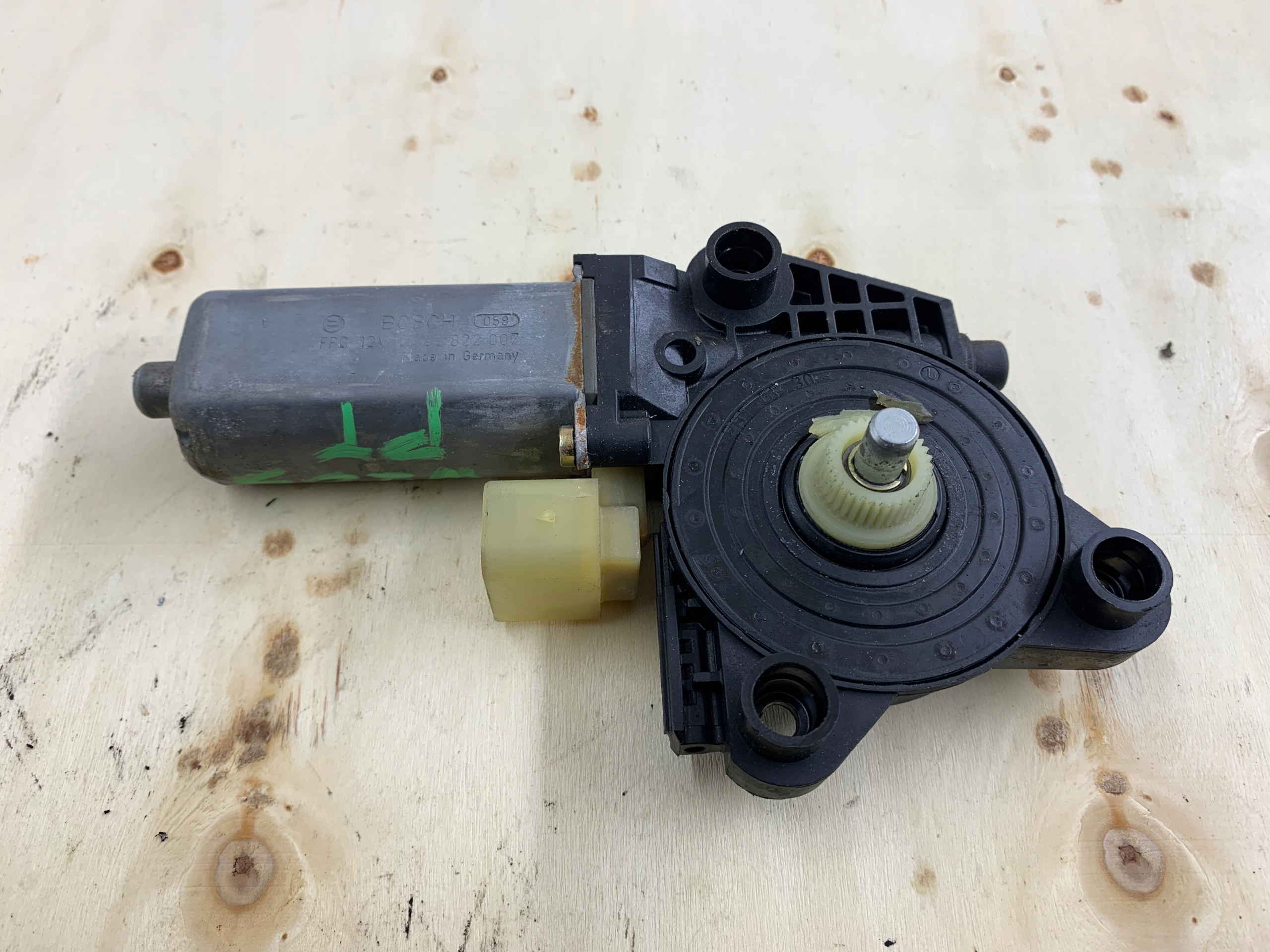 MERCEDES W203 mini motor windows right rear part 0130822007