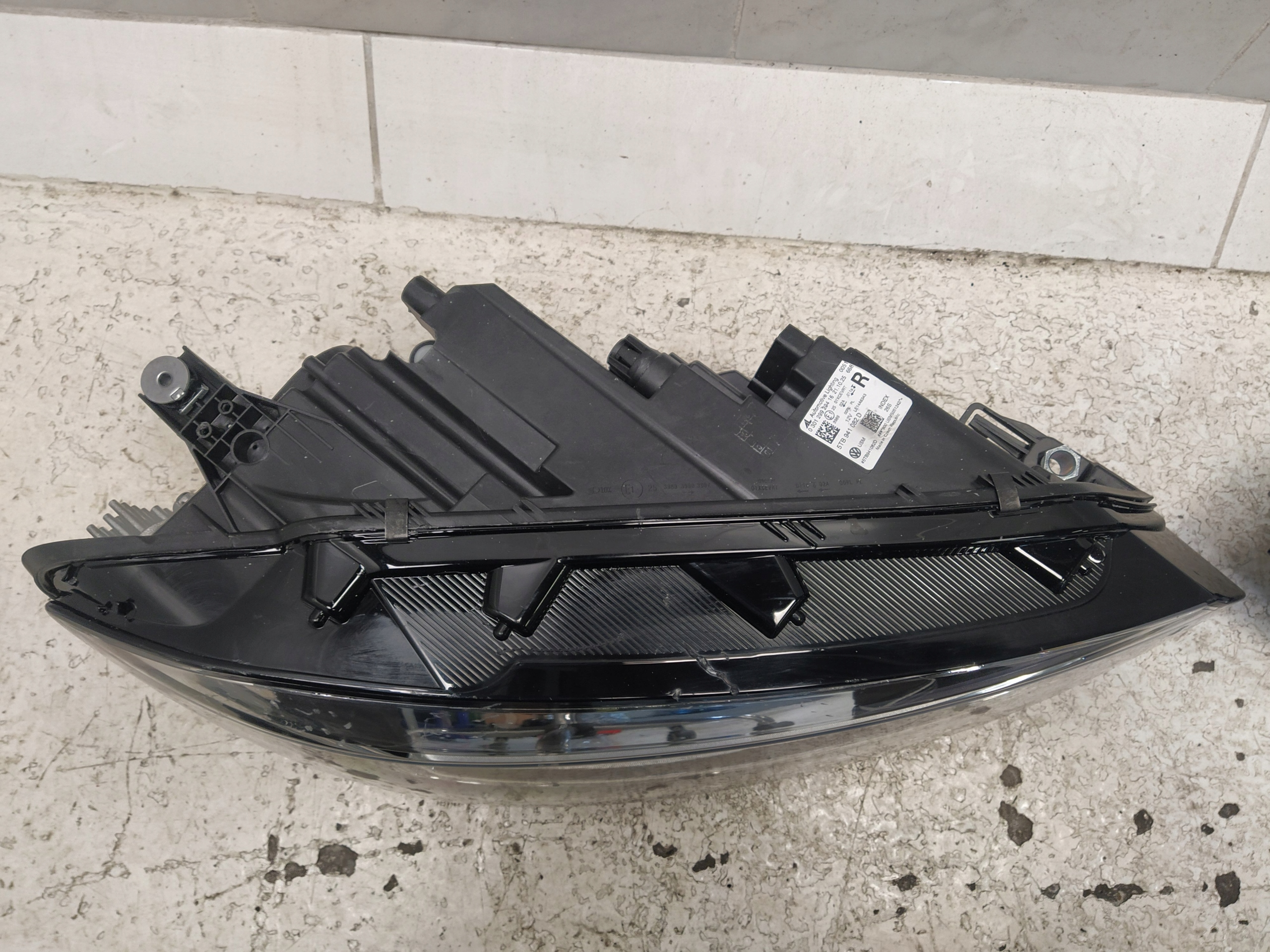 VW TOURAN 5TB lights light REFLEKTOR front FULL LED right left KOMPLET