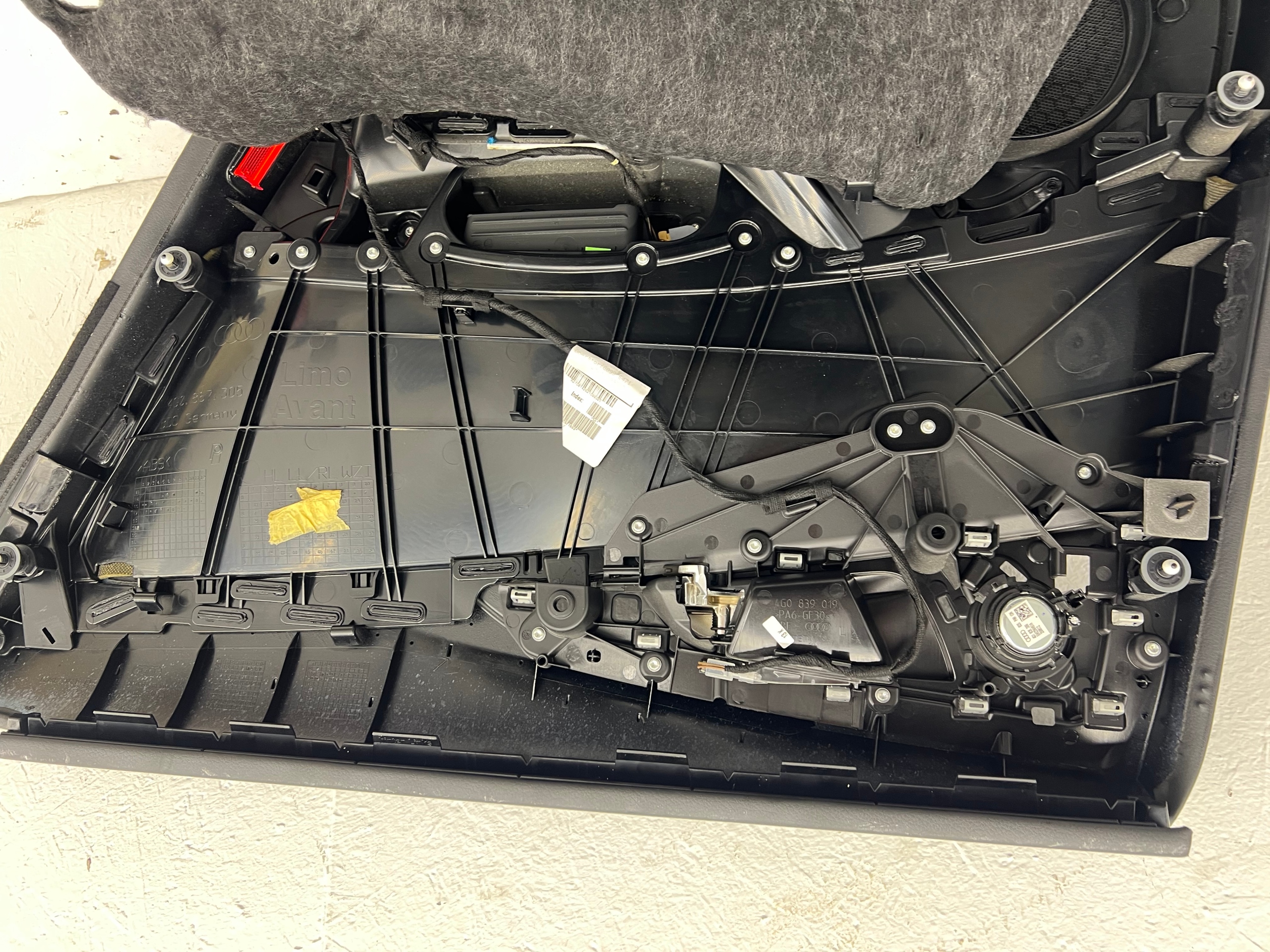 AUDI A6 C7 side door upholstery left rear part 4G0867305