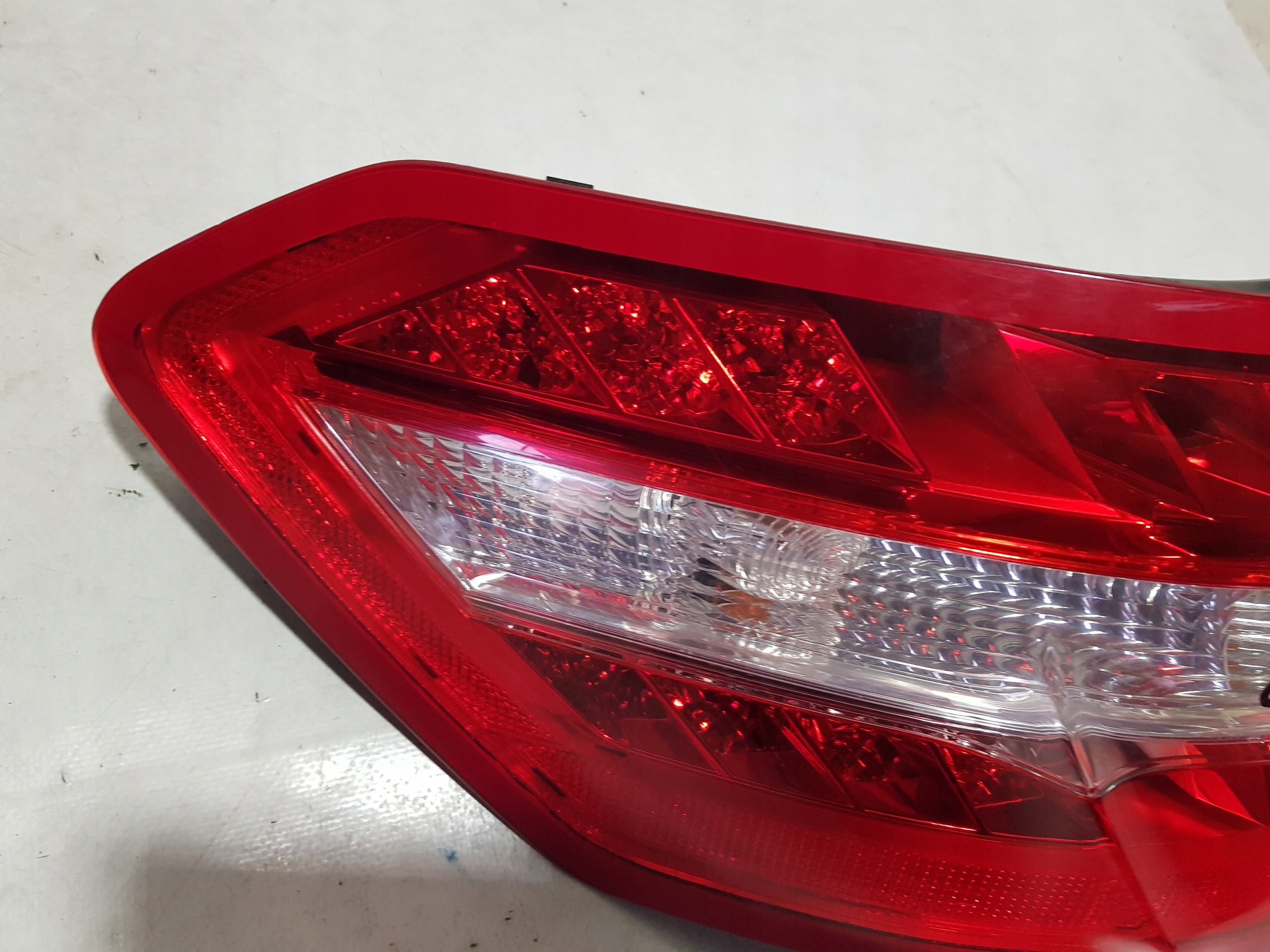 MERCEDES W212 sedan light left rear part left rear 2128200164