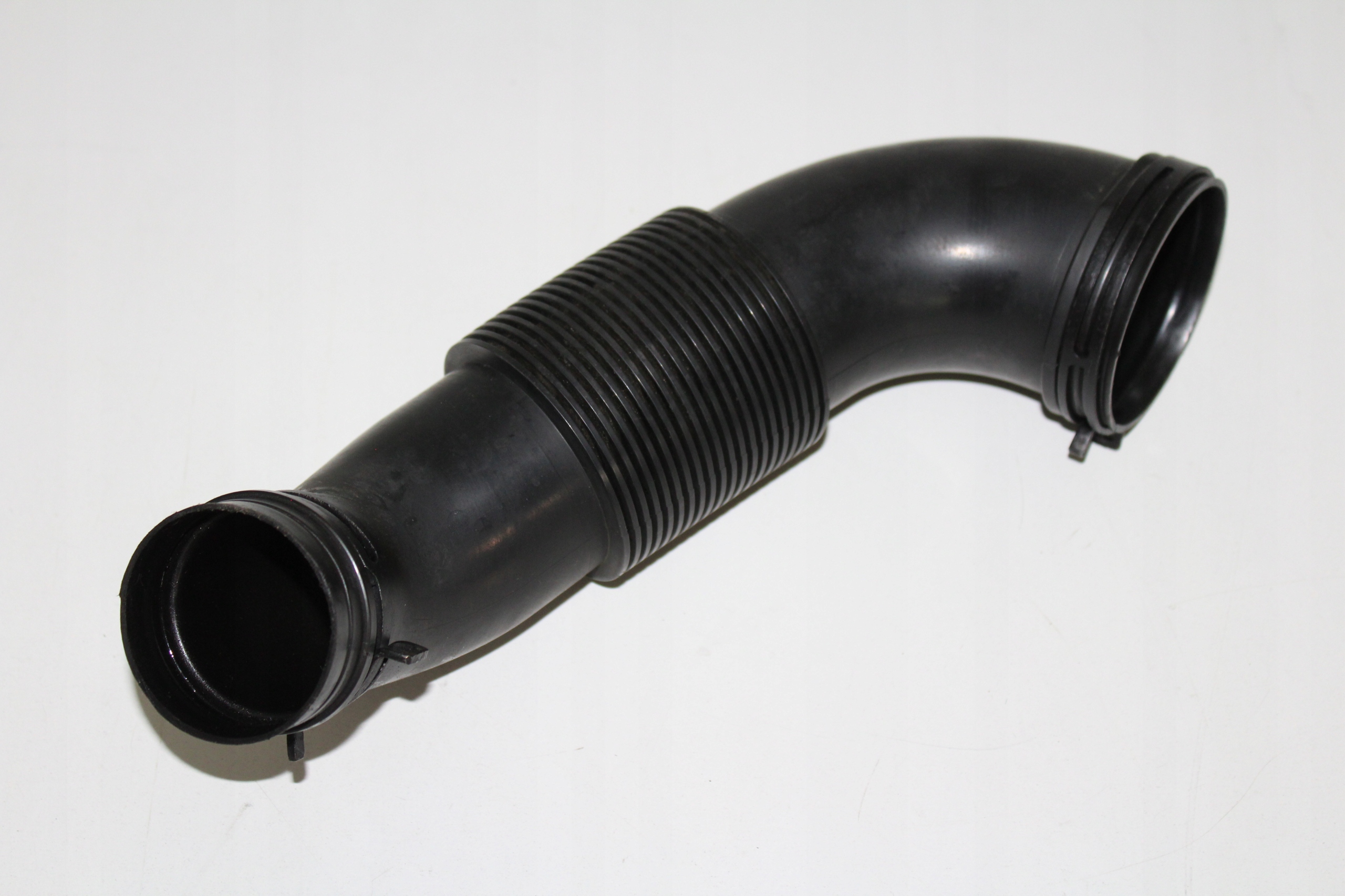 AUDI Q7l przewod трубка млечать потребление воздуха