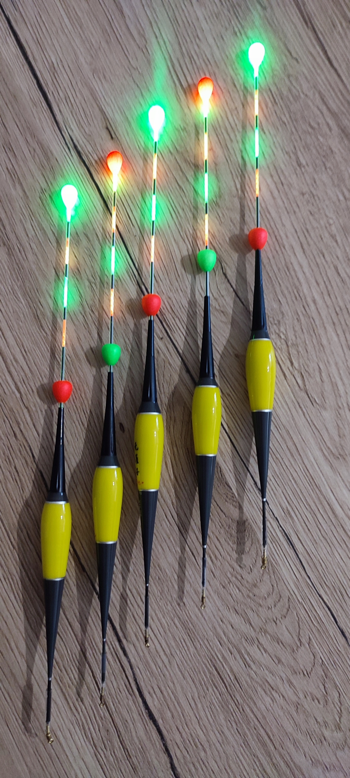 Spławik ZMIANA KOLORU 3g Czujnik Drgań + 2x CR425 Model Match