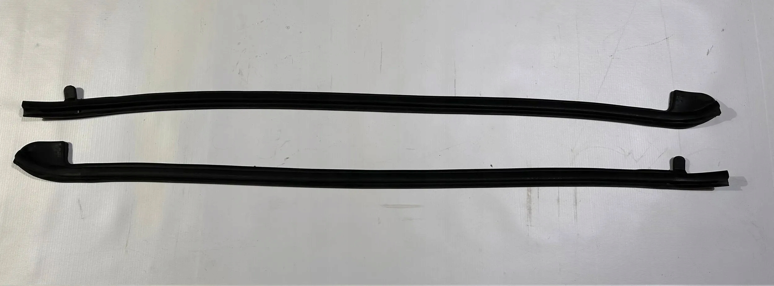 gasket uszczelki door right left Chrysler Pacifica 2016 - 2024
