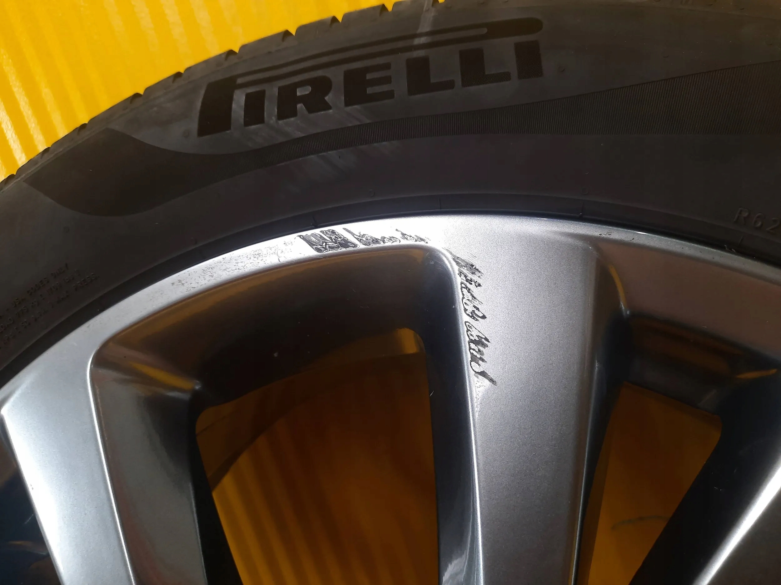 Mazda CX-3 CX-30 KOMPLET OPON Z ALUFELGAMI Szerokość opony 215 mm