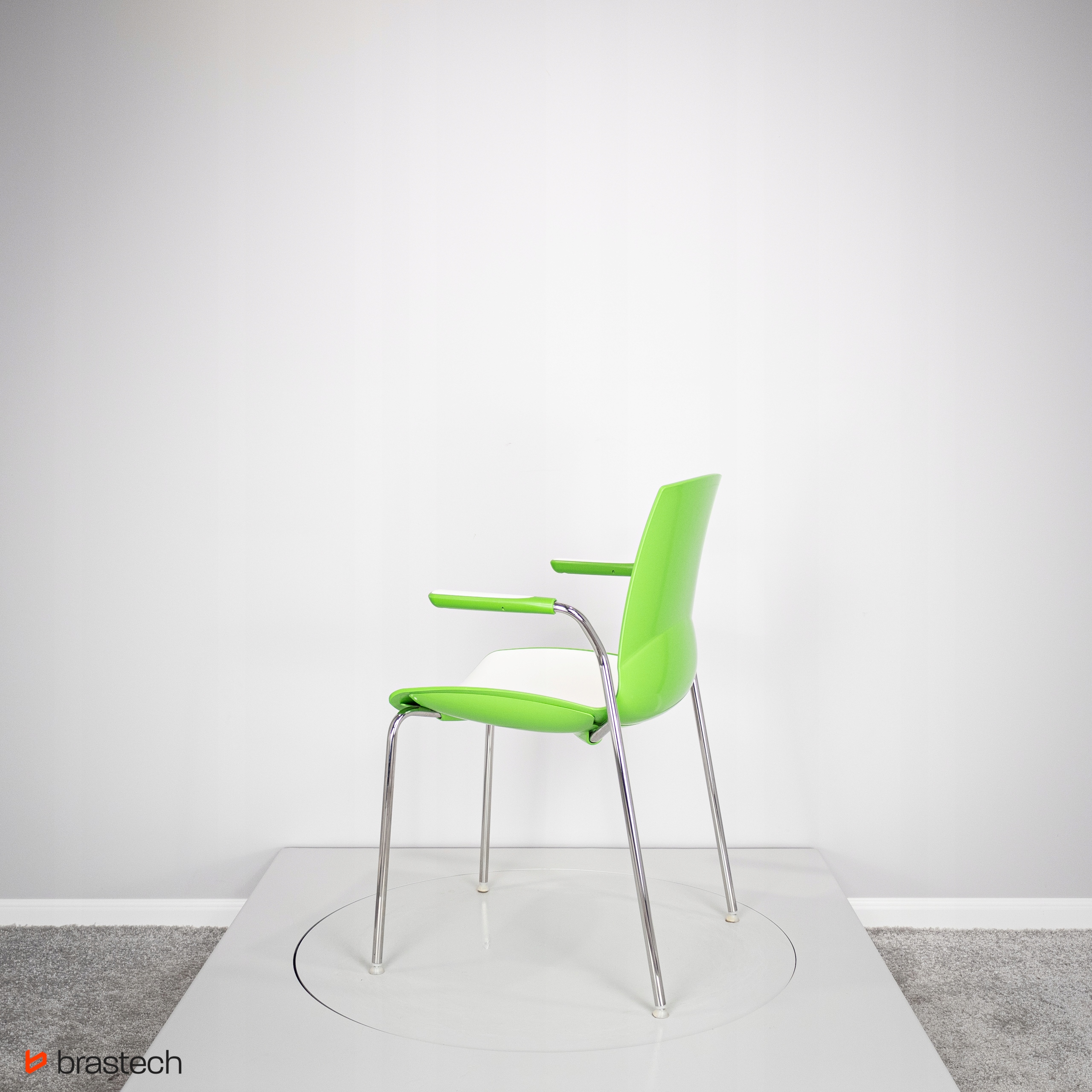 Krzesło biurowe białe KB55 Głębokość mebla 1 cm