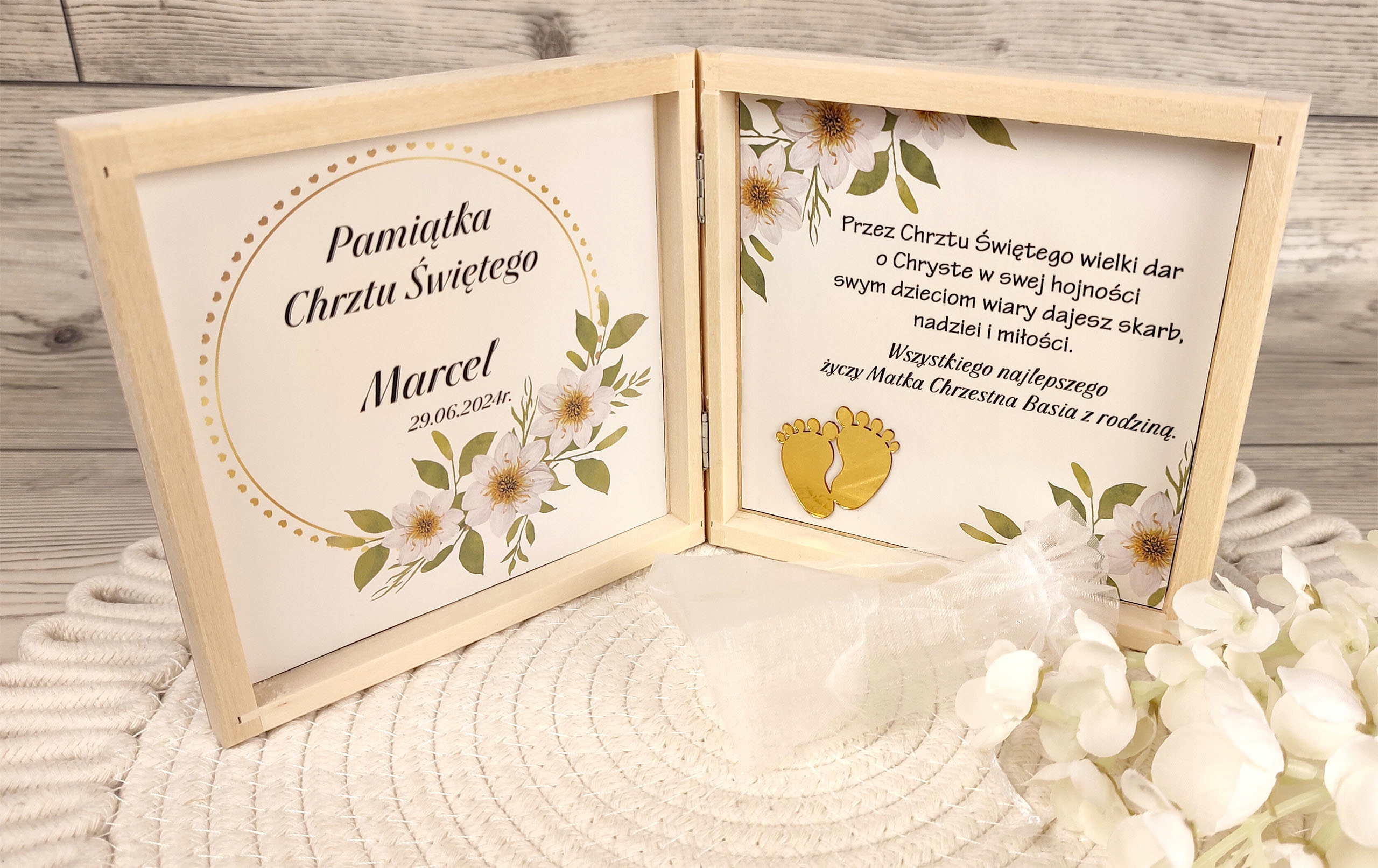PREZENT NA CHRZEST ŚWIĘTY PAMIĄTKA PUDEŁKO Z GRAWEREM NA PIENIĄDZE CHRZCINY Marka inna