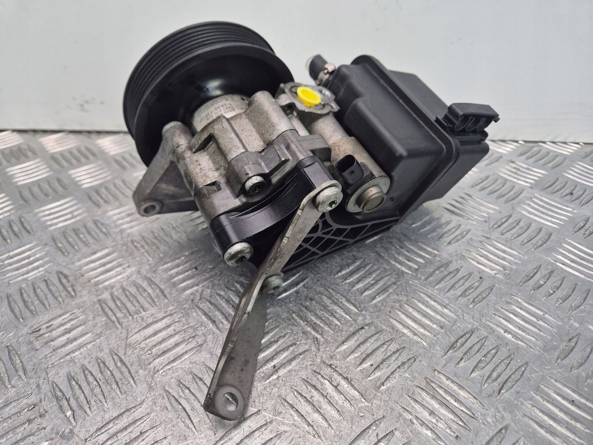 Mercedes C250 CDI S204 servo pump 7693900509