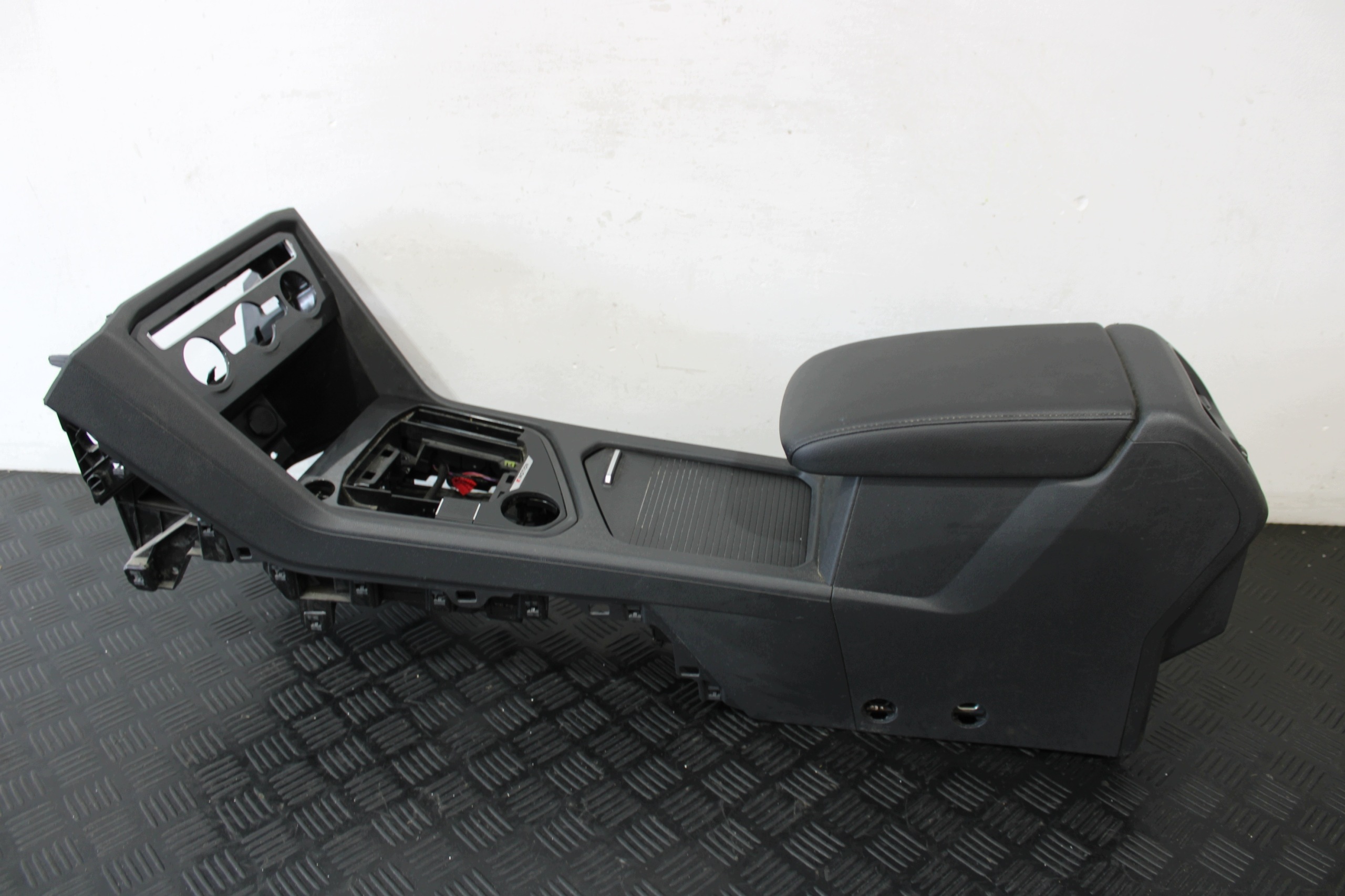 TUNEL central armrest VW TIGUAN II 2 5NA ALLSPACE