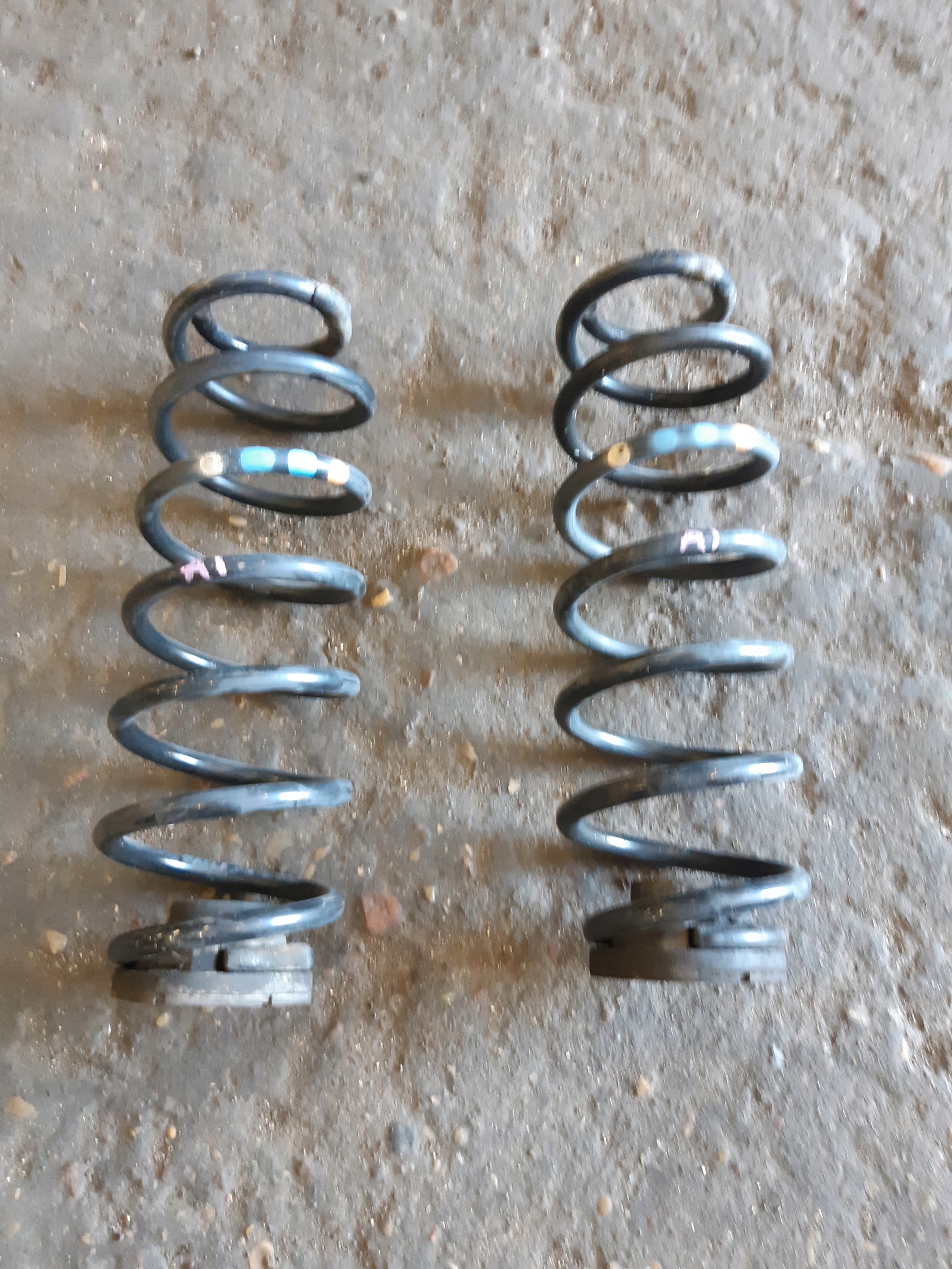 AUDI A1 8X 1.6 TDI spring springs rear part left right KOMPLET