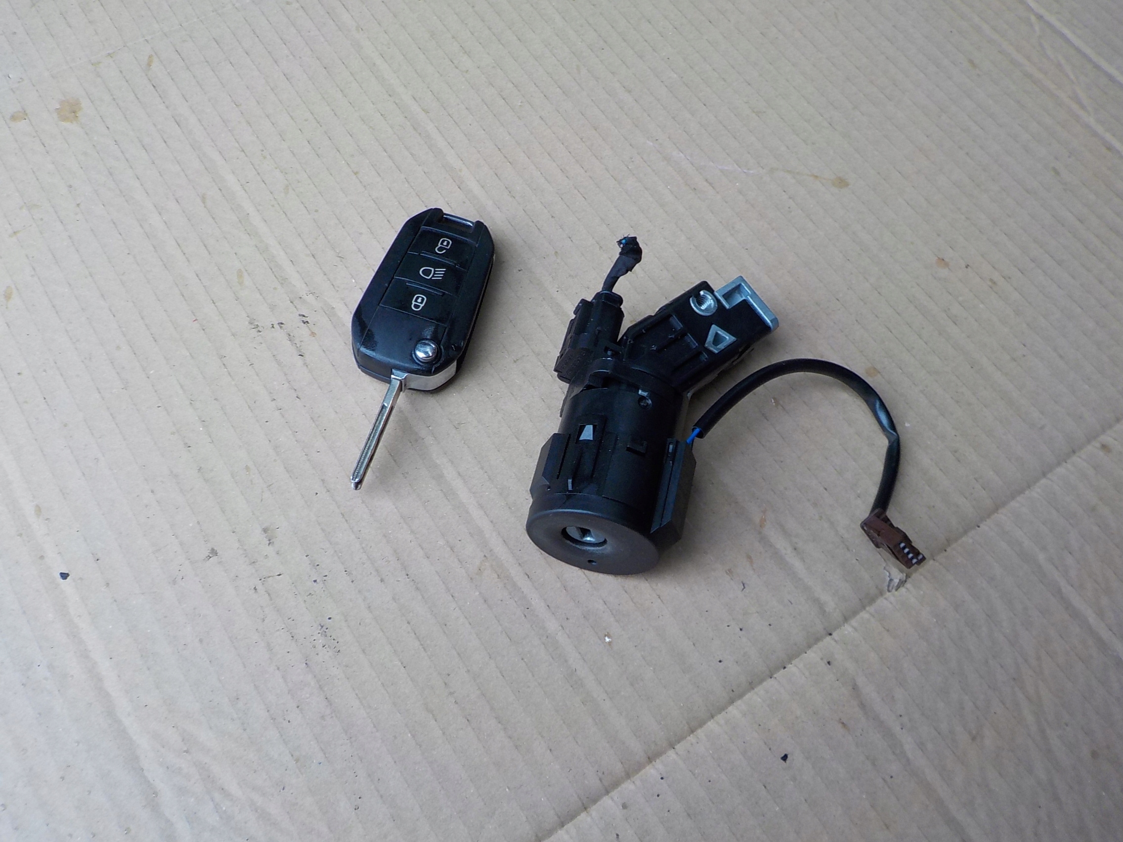 ignition key peugeot 208 and 2013r 96762547