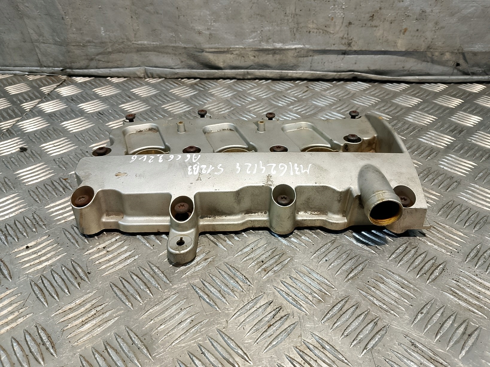 Abdeckung der Ventile AUDI A6 C6 3.2 V6 06E103472L