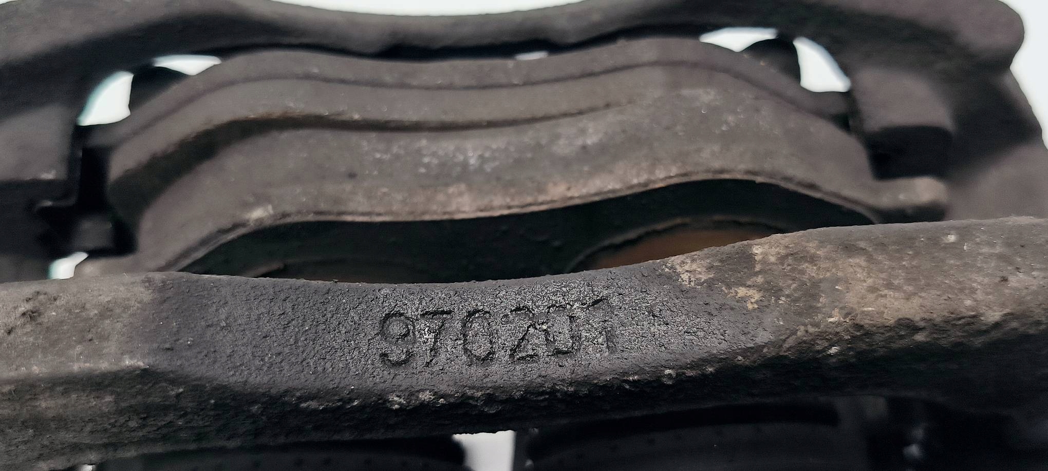 caliper brake front left 3.0 IVECO DAILY 35S17