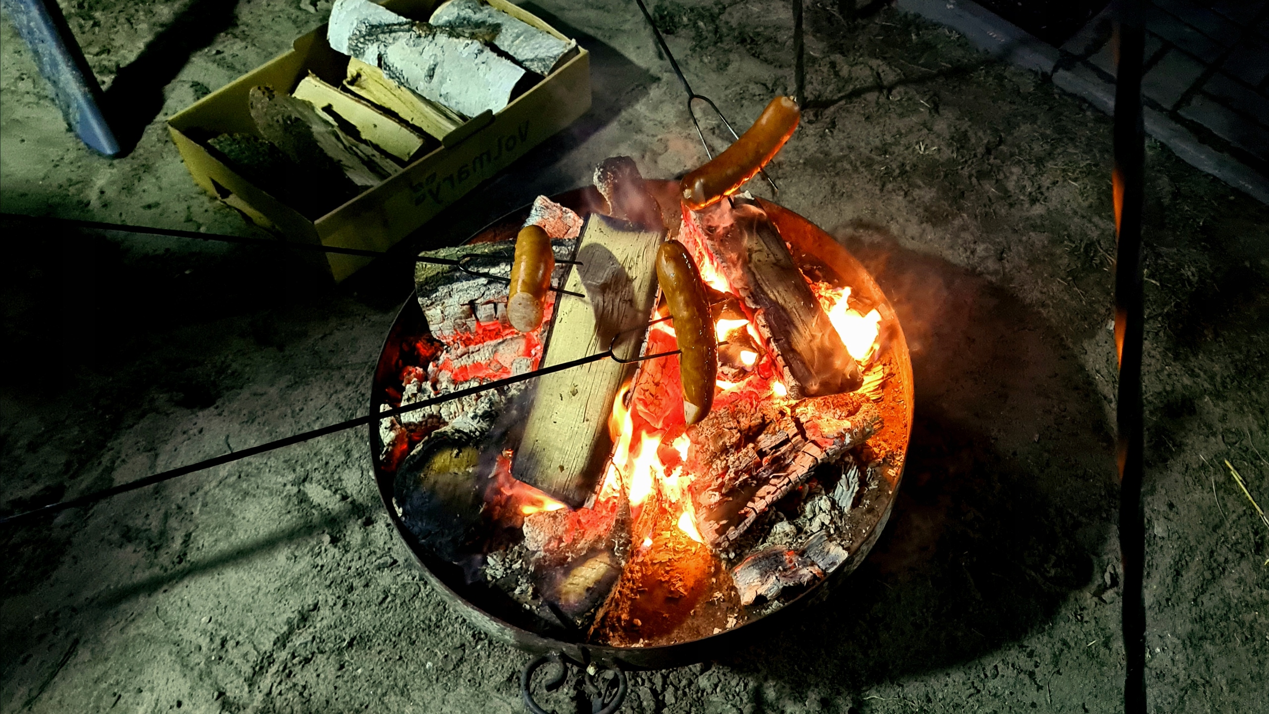 GRILL OGRODOWY 80 CM TRÓJNÓG OKRĄGŁY RUSZT OGNISKO Wysokość produktu 186 cm
