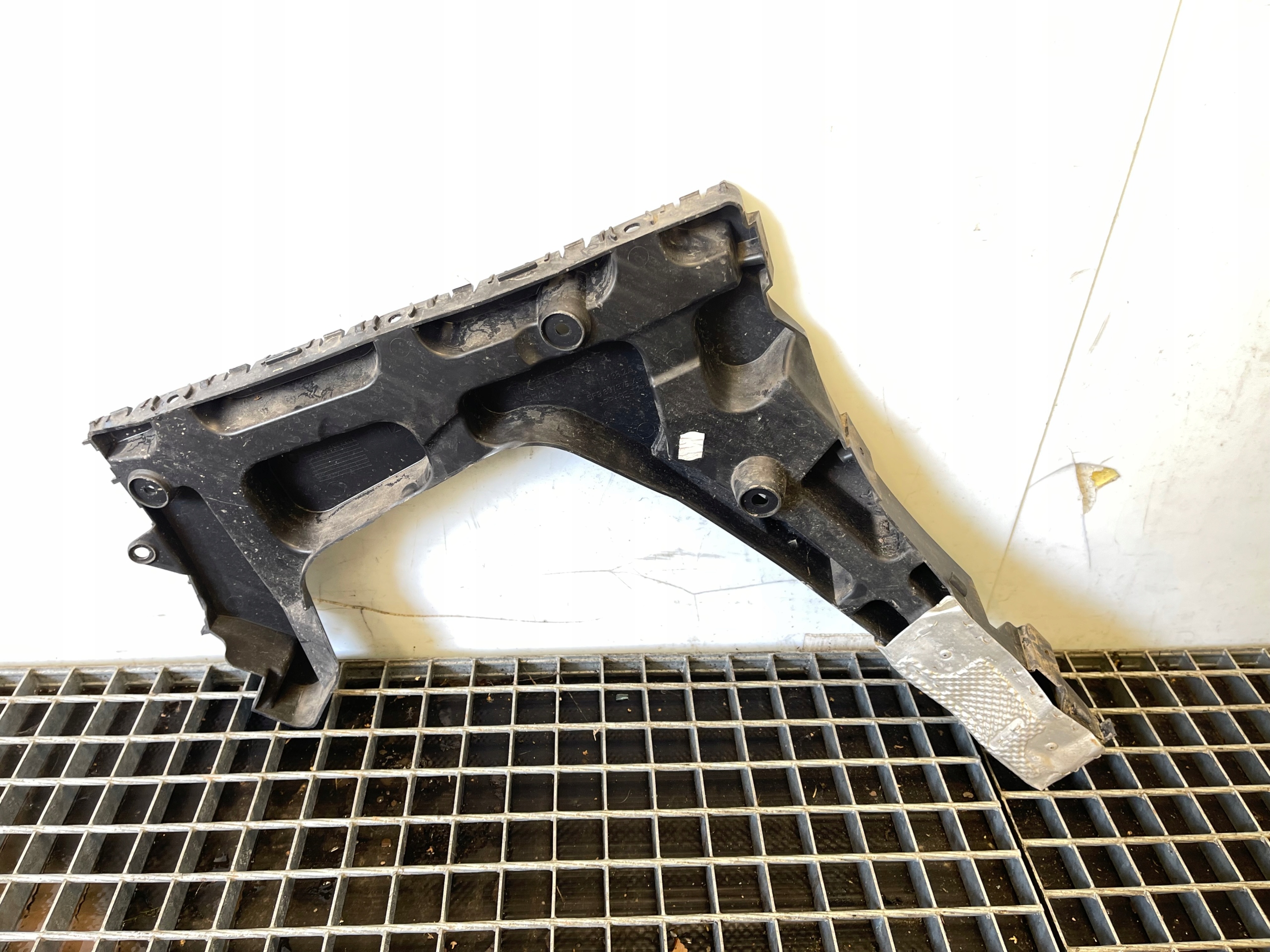 bumper bracket left rear part SEAT LEON III 12-16 5F9807375B