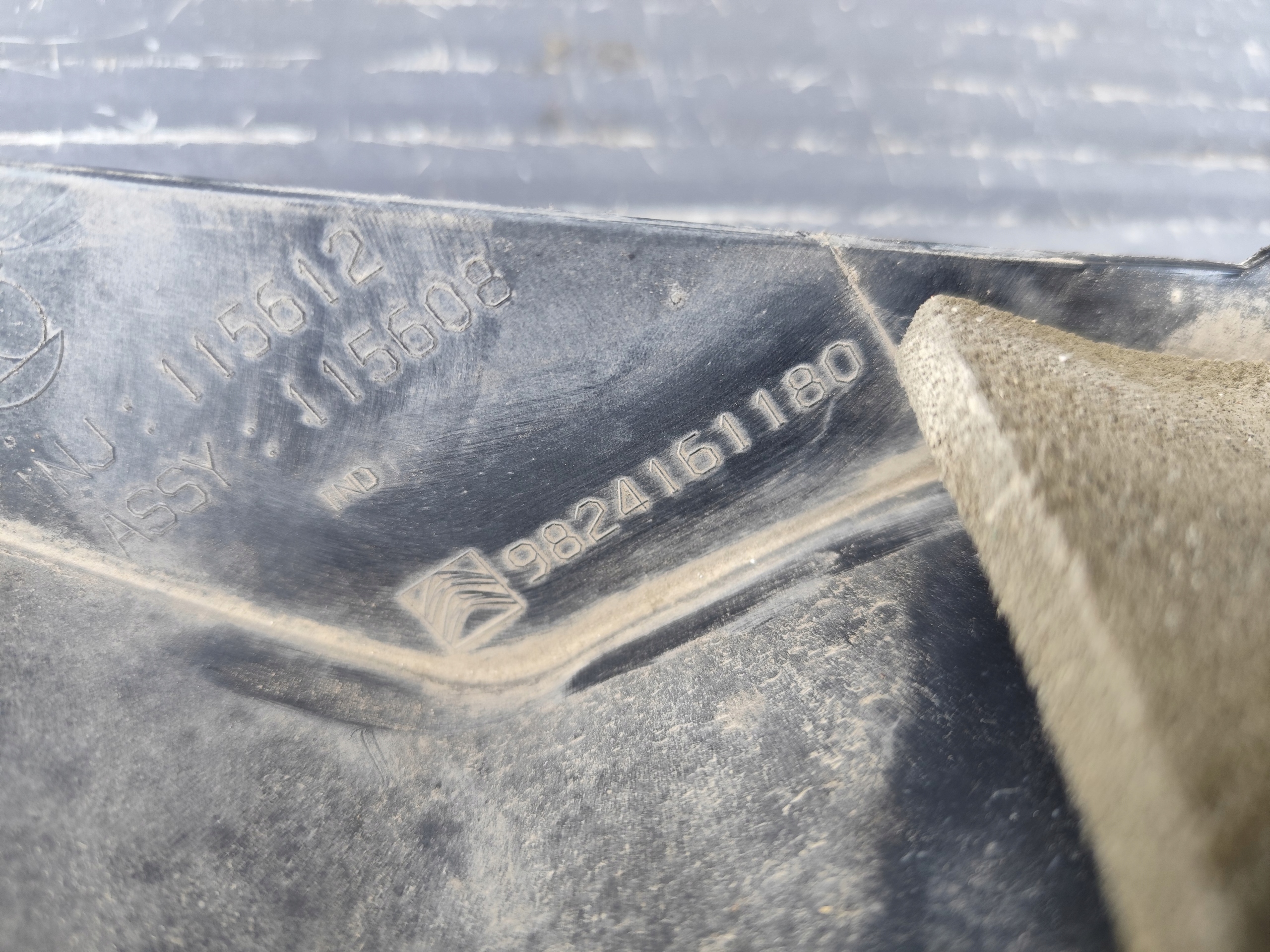 CITROEN C5 AIRCROSS mudguard rear part right
