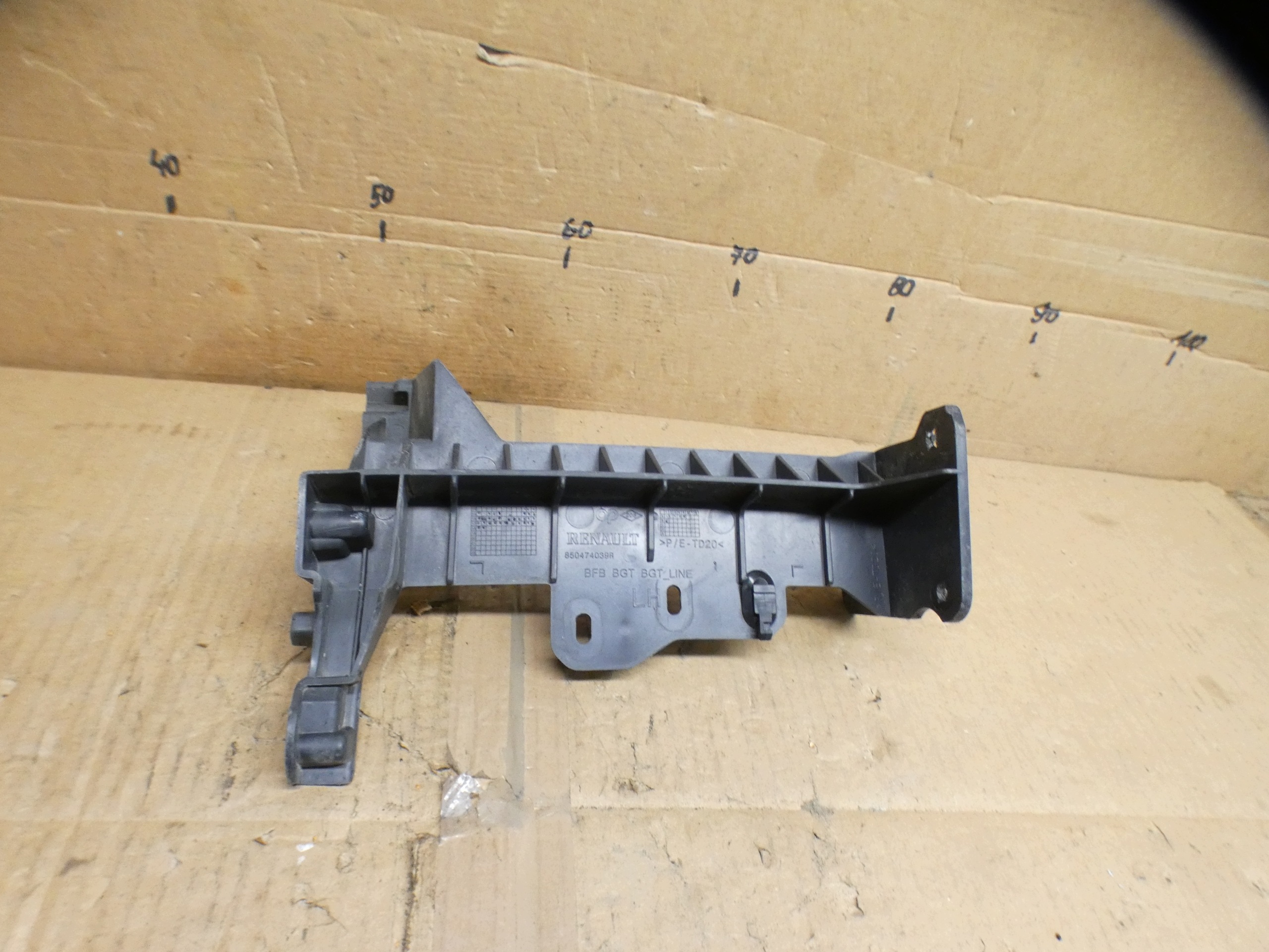 bumper bracket right left rear part Renault Megane IV