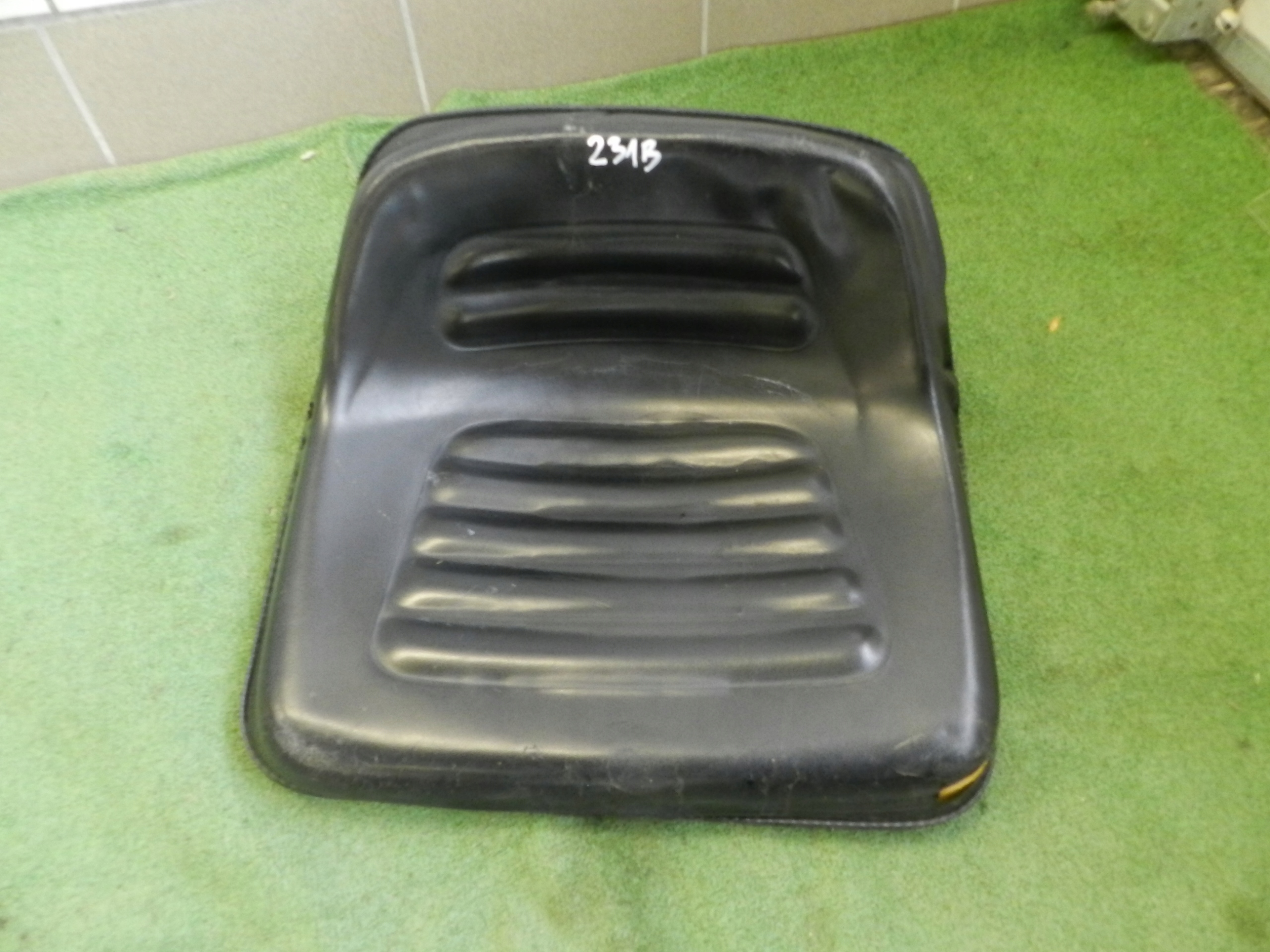 231B TRAKTOREK KOSIARKA MTD YARD MAN SIEDZENIE