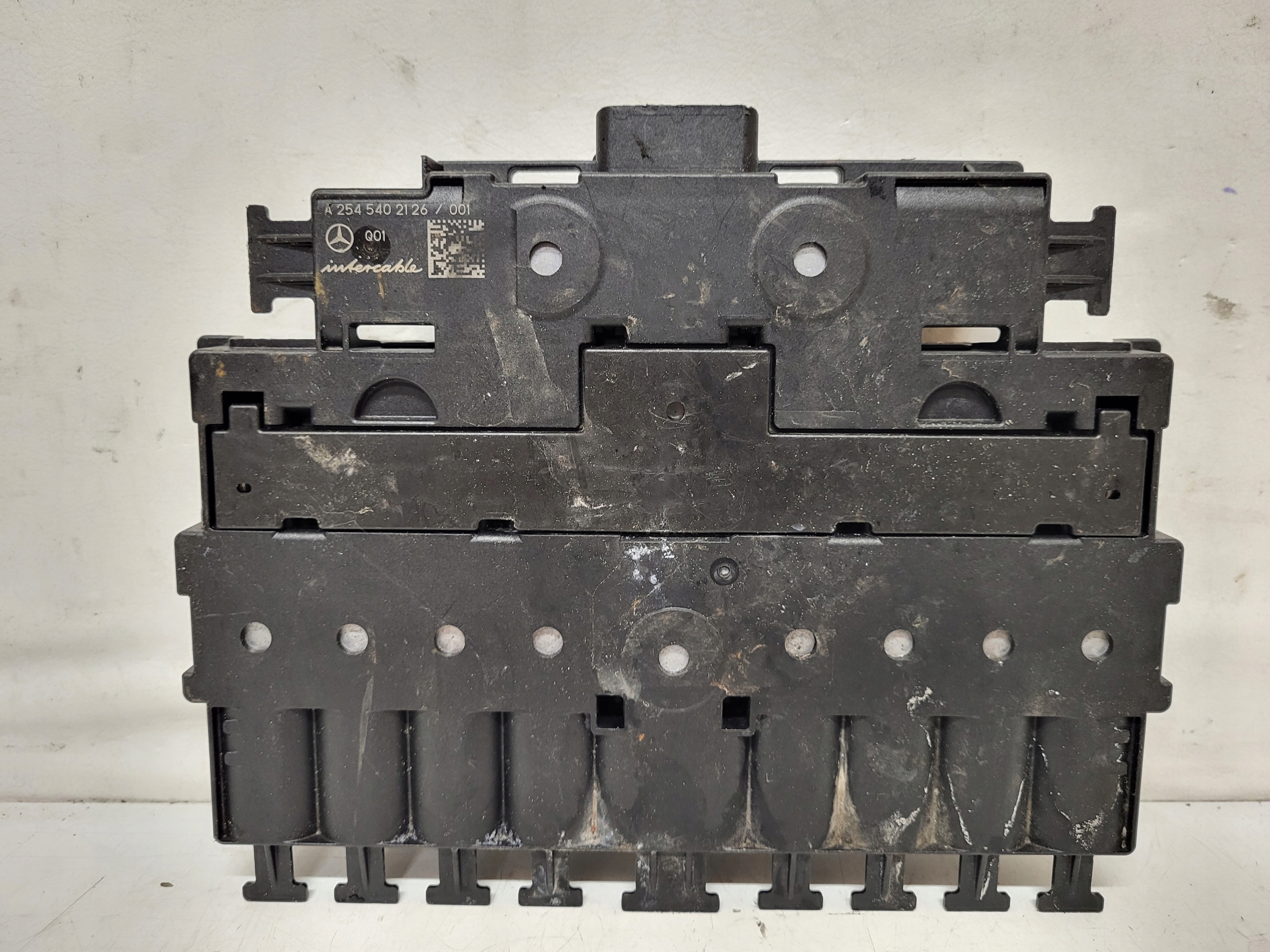 GNIAZDO BEZPIECZNIKÓW MERCEDES A2545402126