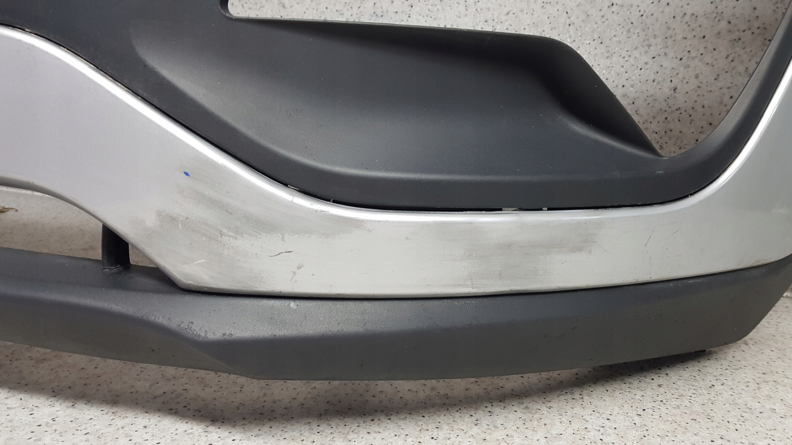 KIA SPORTAGE 3 III 2010 - bumper front 2689