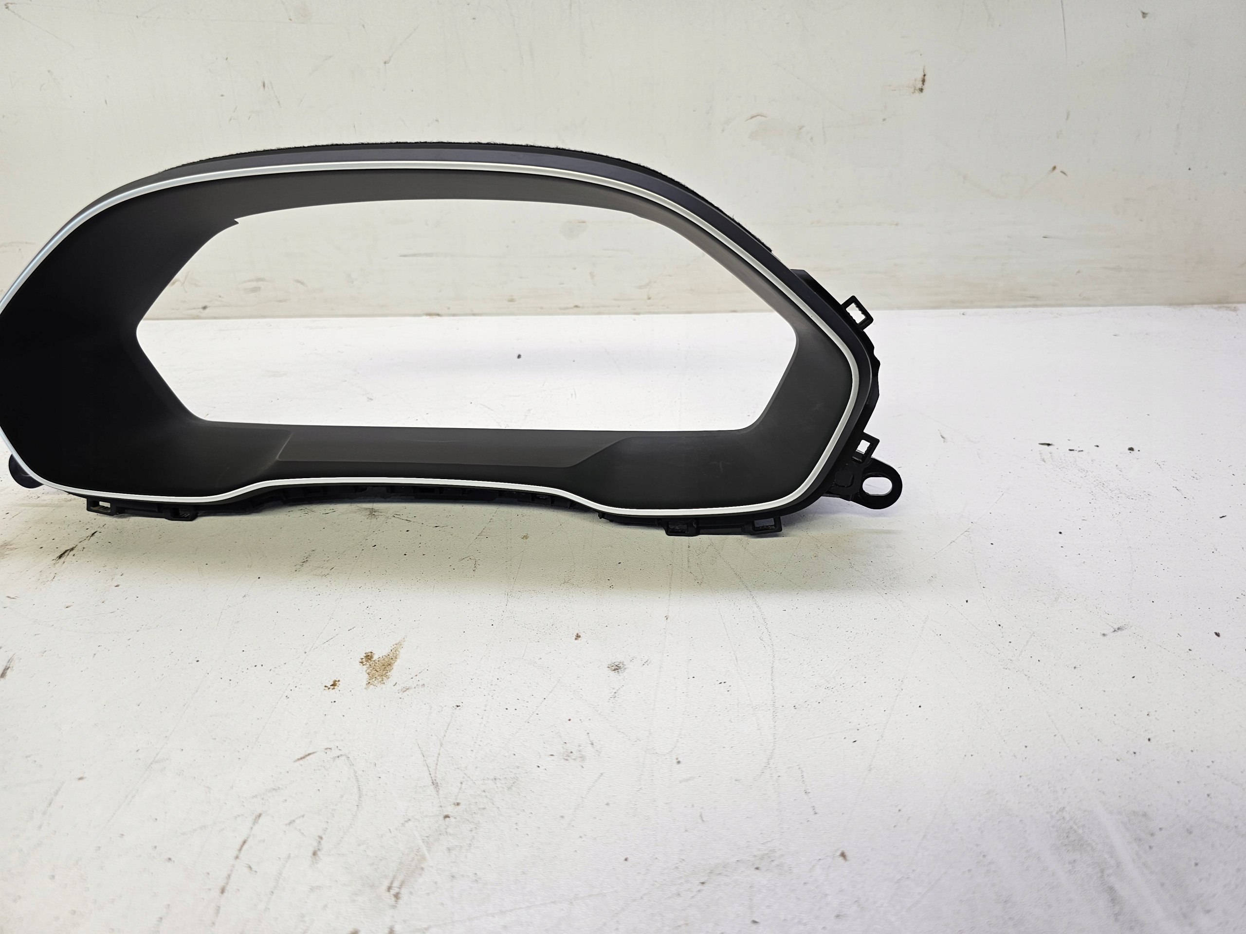 RÁM Obal budíka AUDI Q3 F3 83A857115