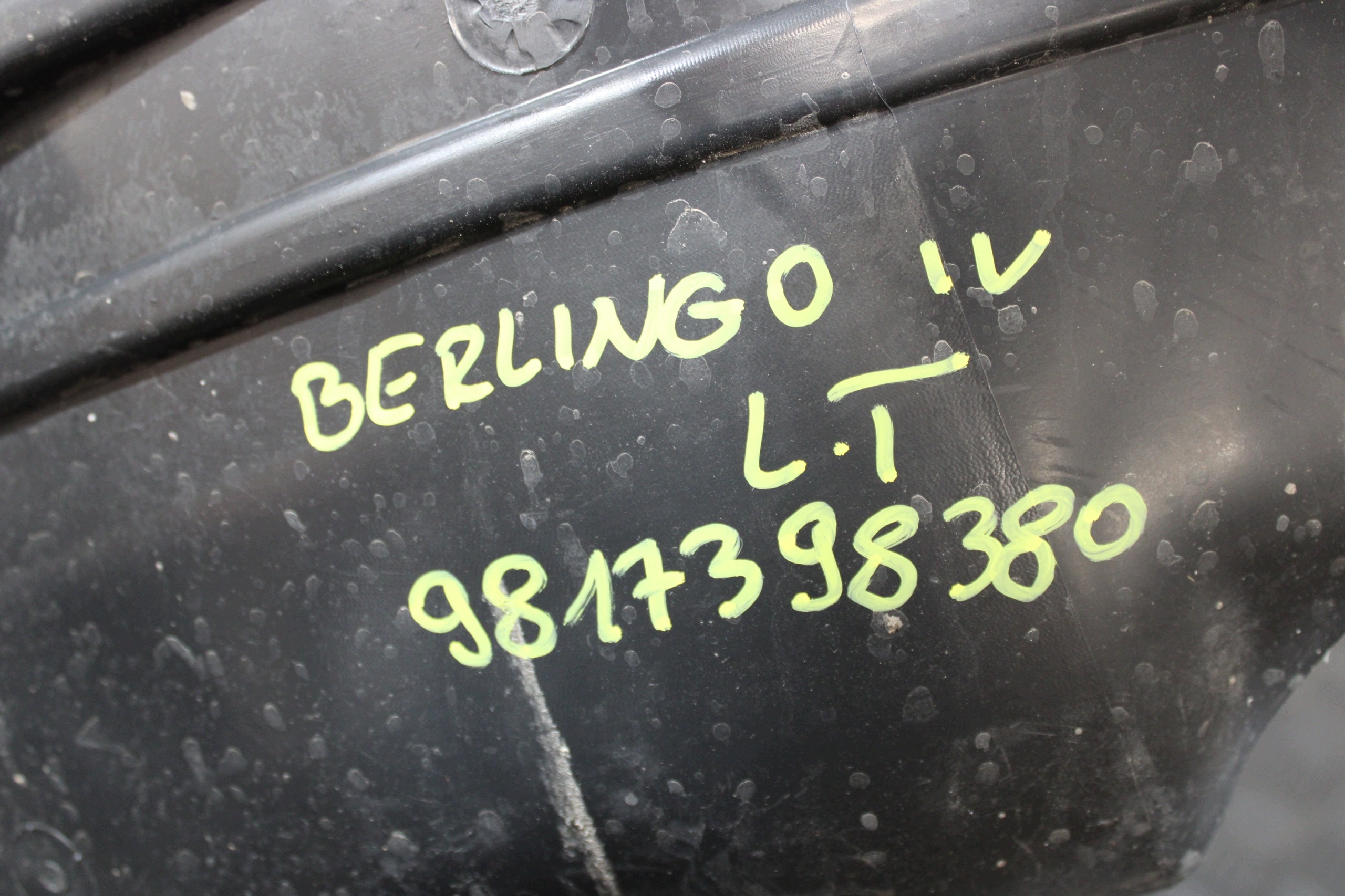 mudguard left rear part 9817398380 CITROEN BERLINGO IV 4 2019