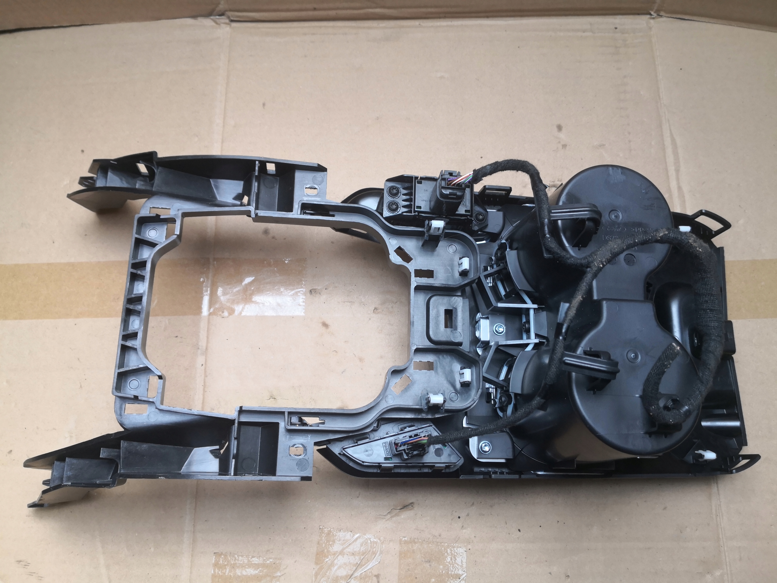 bracket for KUBKI FORD MONDEO MK5 DS73-F13560-A