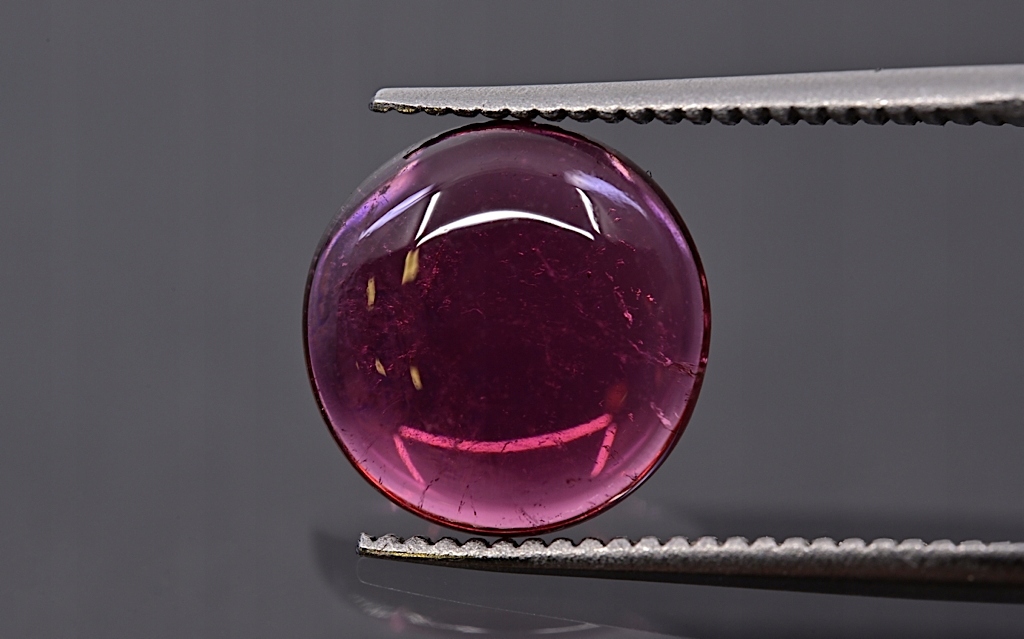 Turmalín kulatý kabošon fi 9 mm