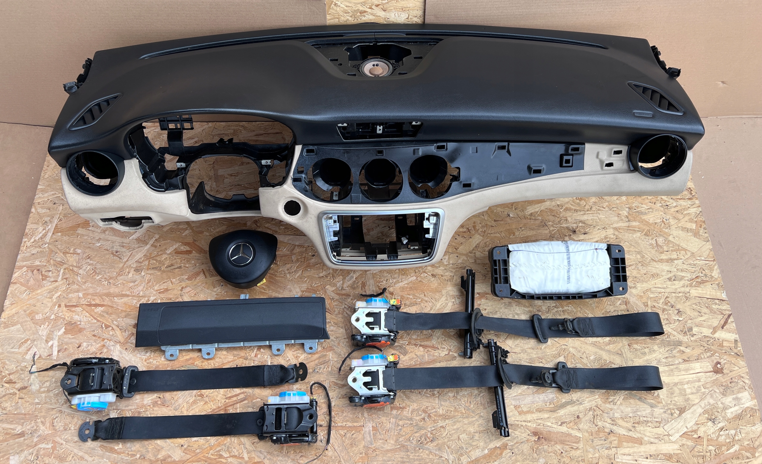 MERCEDES CLA W117 подушка безпеки ремені дошка без оригінал