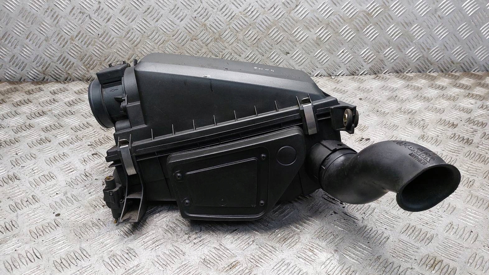 Корпус фильтра расходомер V40 и 2.0 T 30611532