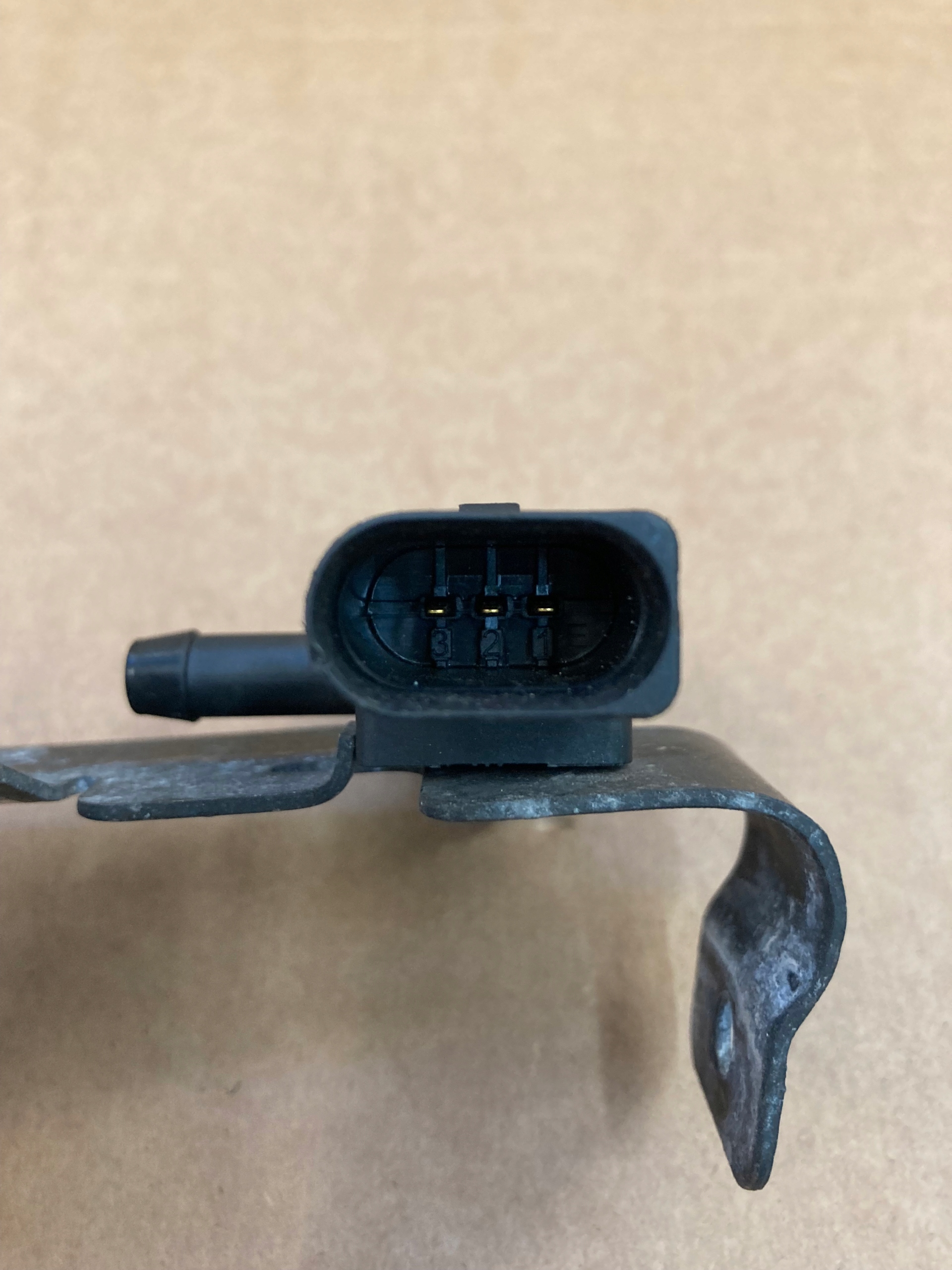 VW CRAFTER 2.0 TDI 12- ABGASDRUCK SENSOR HALTER