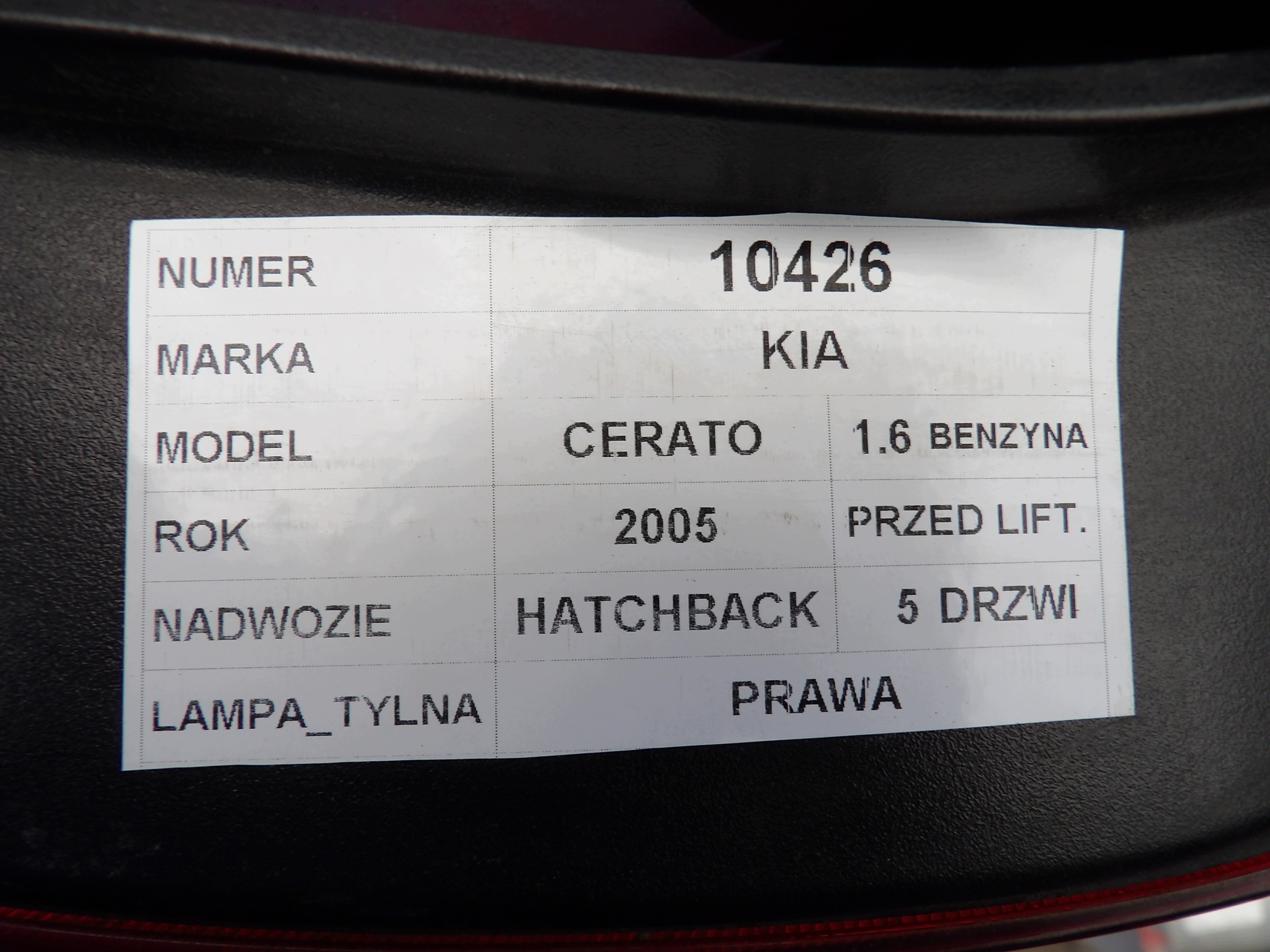 Kia Cerato and light rear right HB
