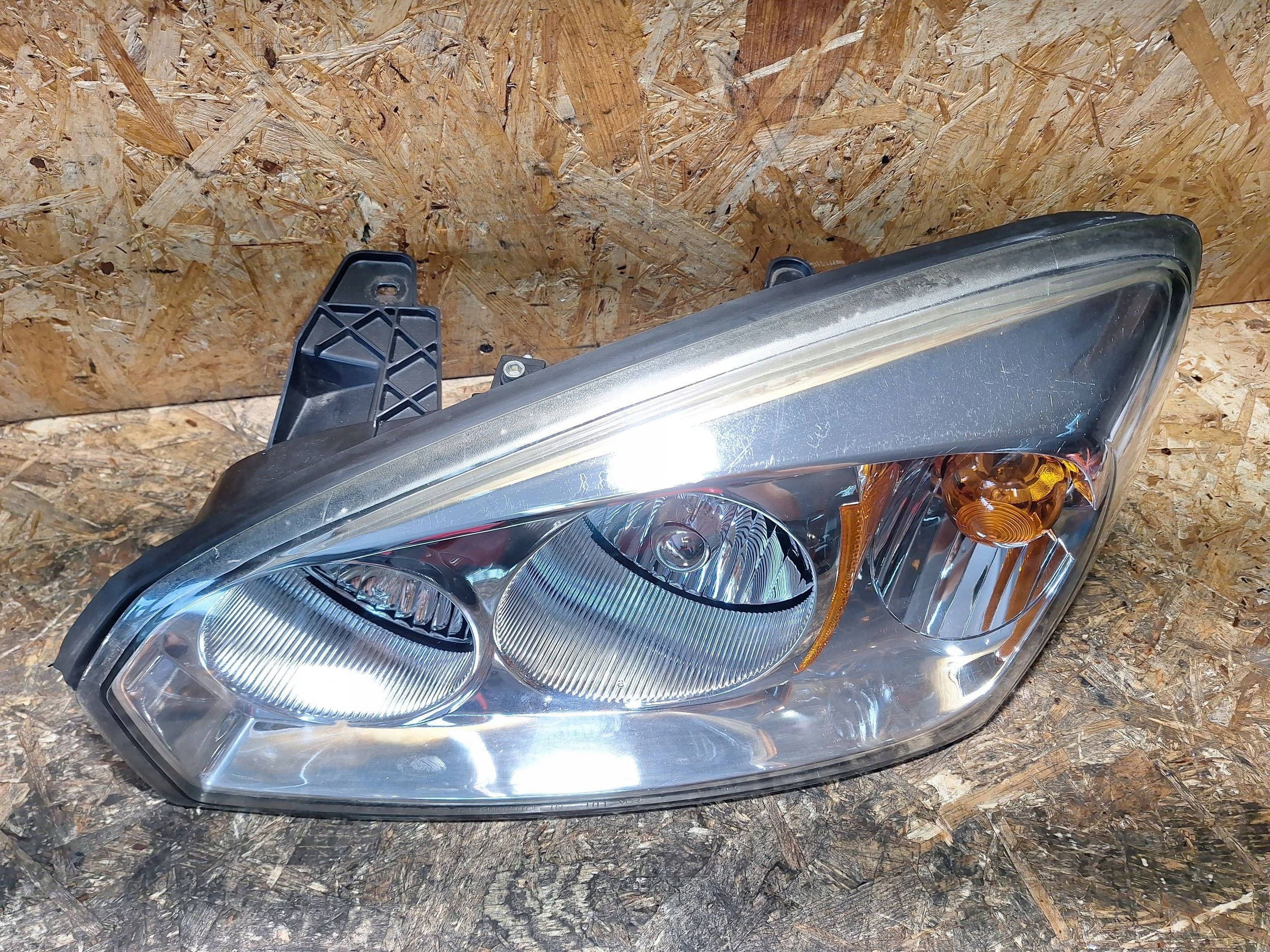light left front CHEVROLET MALIBU 02-06 USA