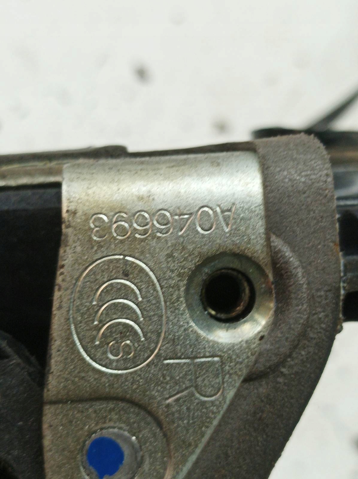 lock door right front A046693 Toyota Auris and (2006-2012)