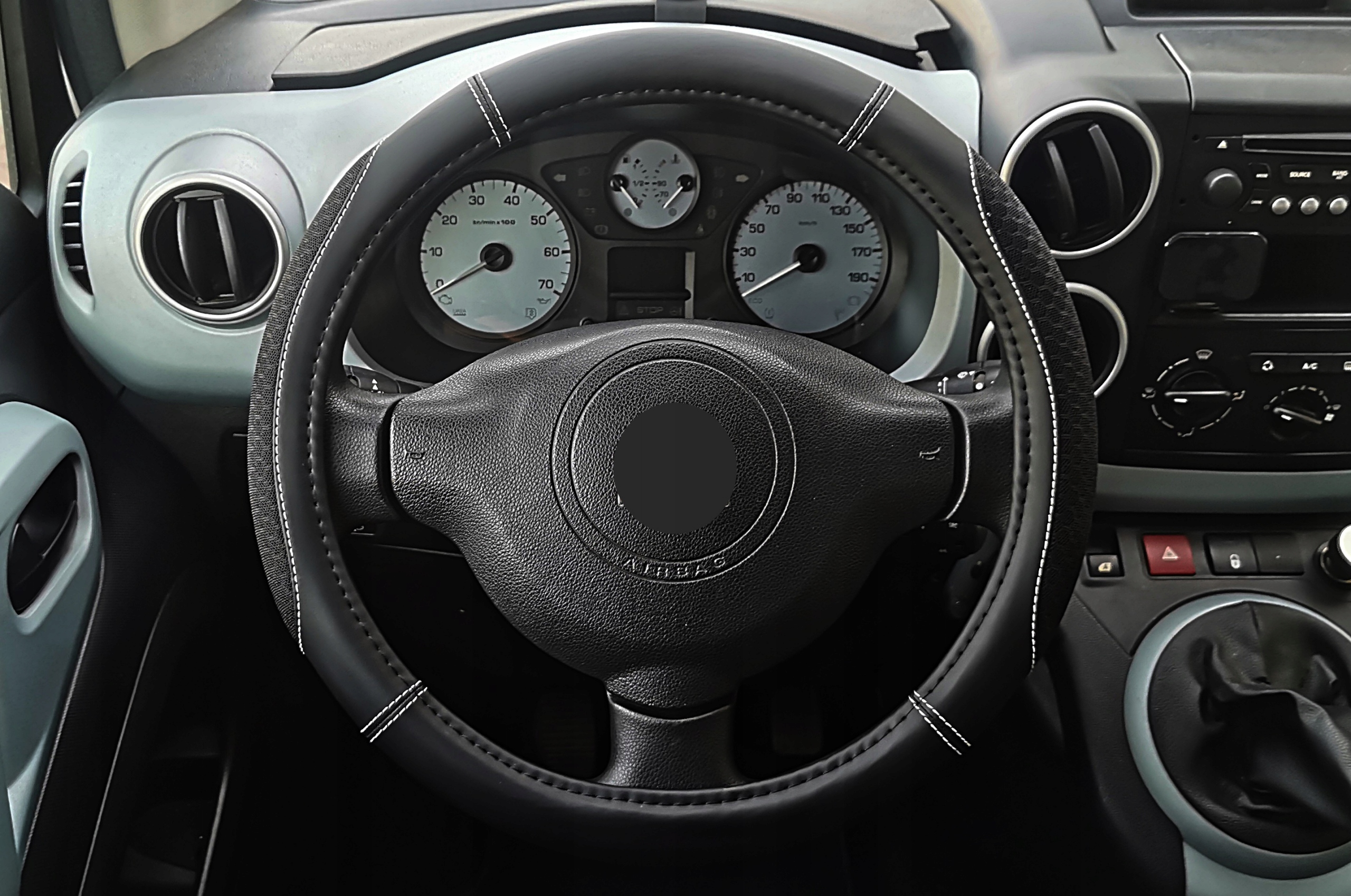 Opel Astra Corsa Meriva Mokka pokrowiec na kierownice materiał ANTYPOŚLIZG Stan opakowania oryginalne